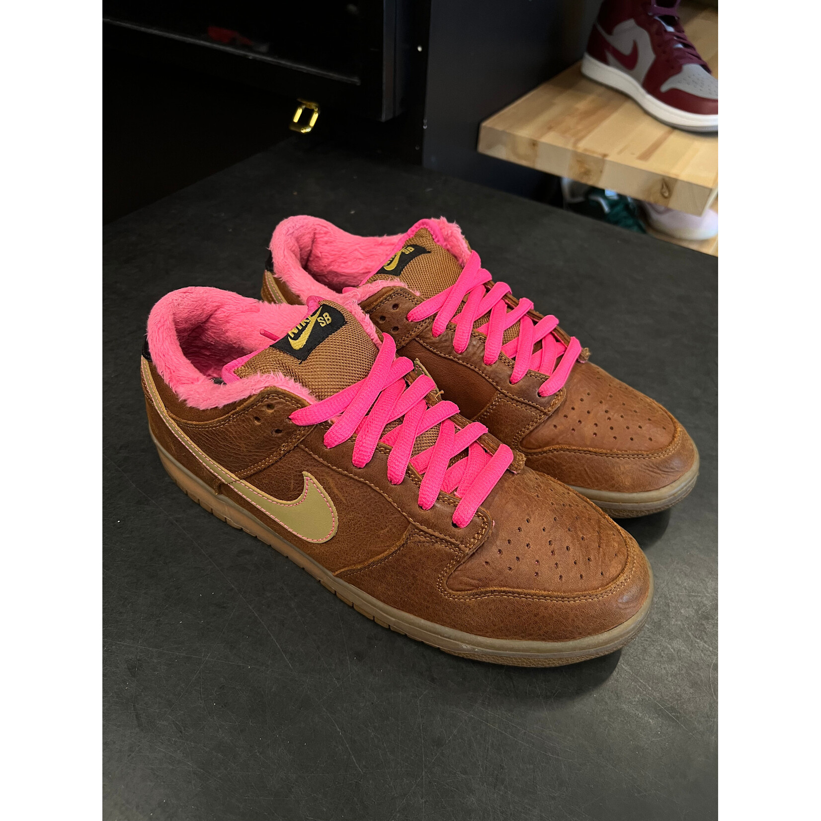 Nike Nike SB Dunk Low Gibson Guitar Case Size 11.5, PREOWNED NO BOX