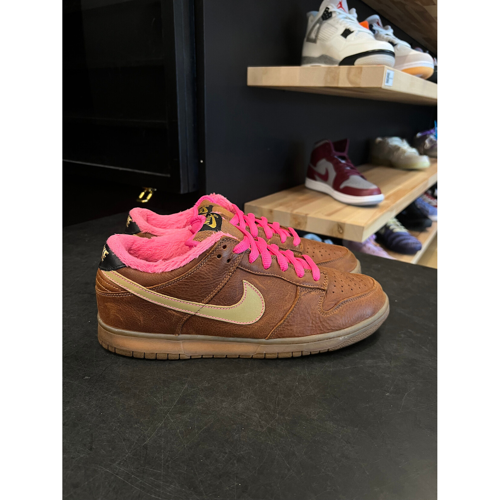 Nike Nike SB Dunk Low Gibson Guitar Case Size 11.5, PREOWNED NO BOX