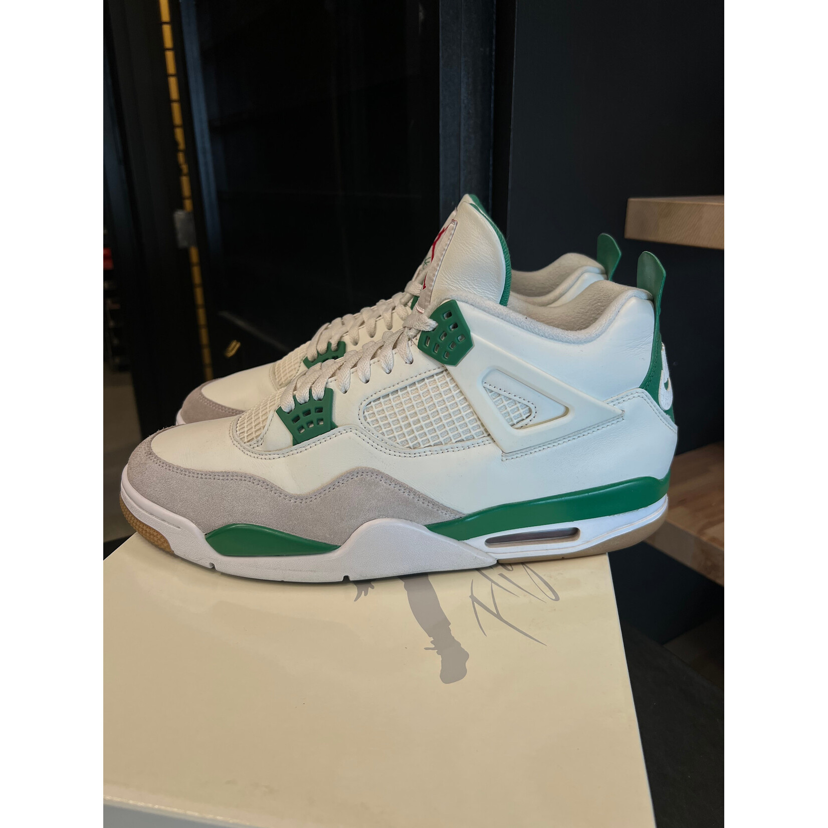 Jordan Jordan 4 Retro SB Pine Green Size 14, PREOWNED*