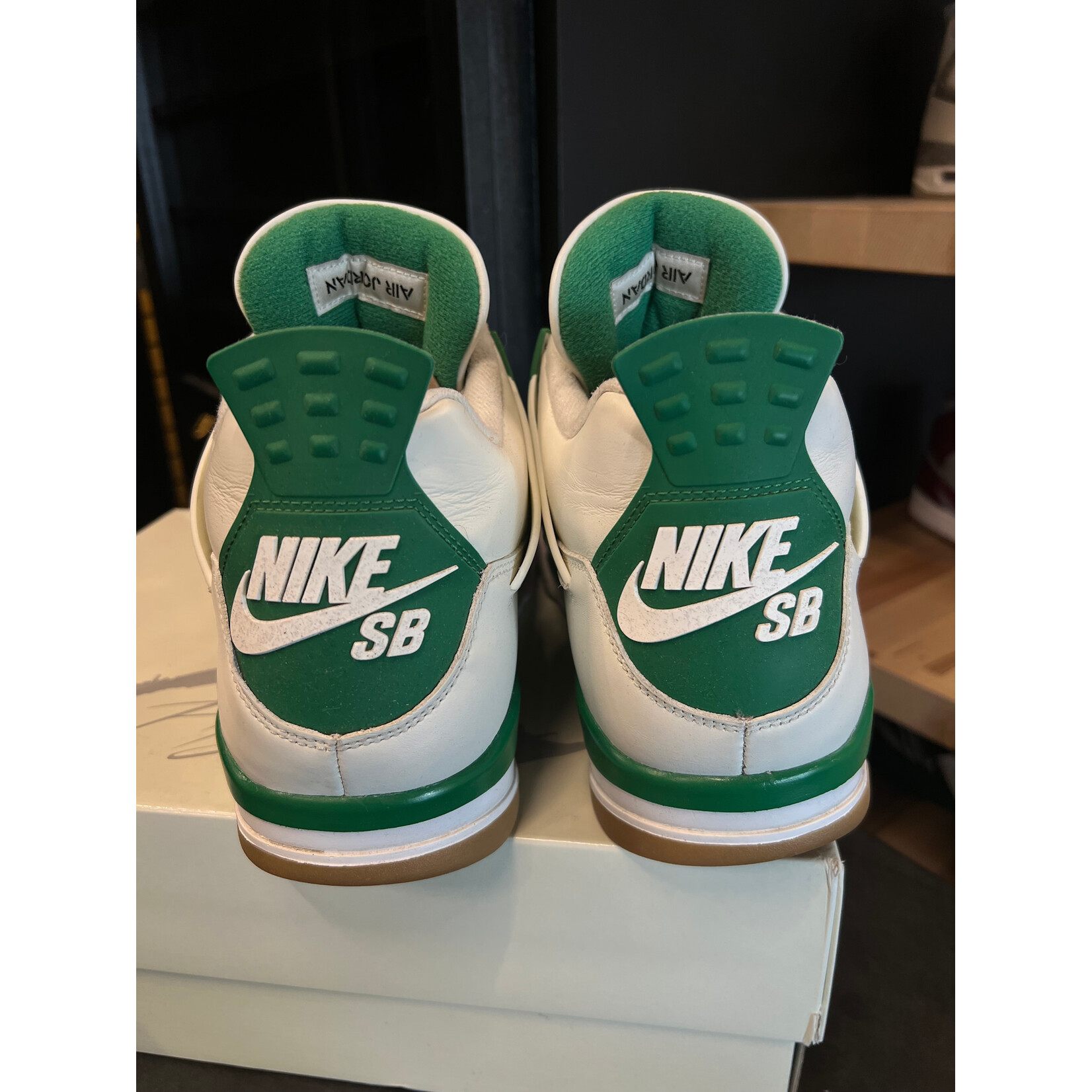 Jordan Jordan 4 Retro SB Pine Green Size 14, PREOWNED*