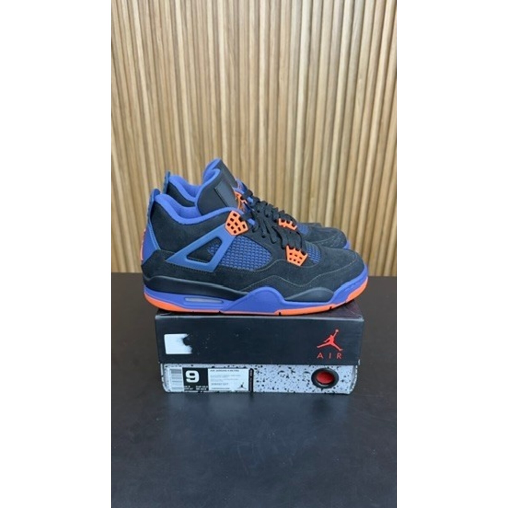 Jordan Jordan 4 Retro Cavs Size 9, PREOWNED