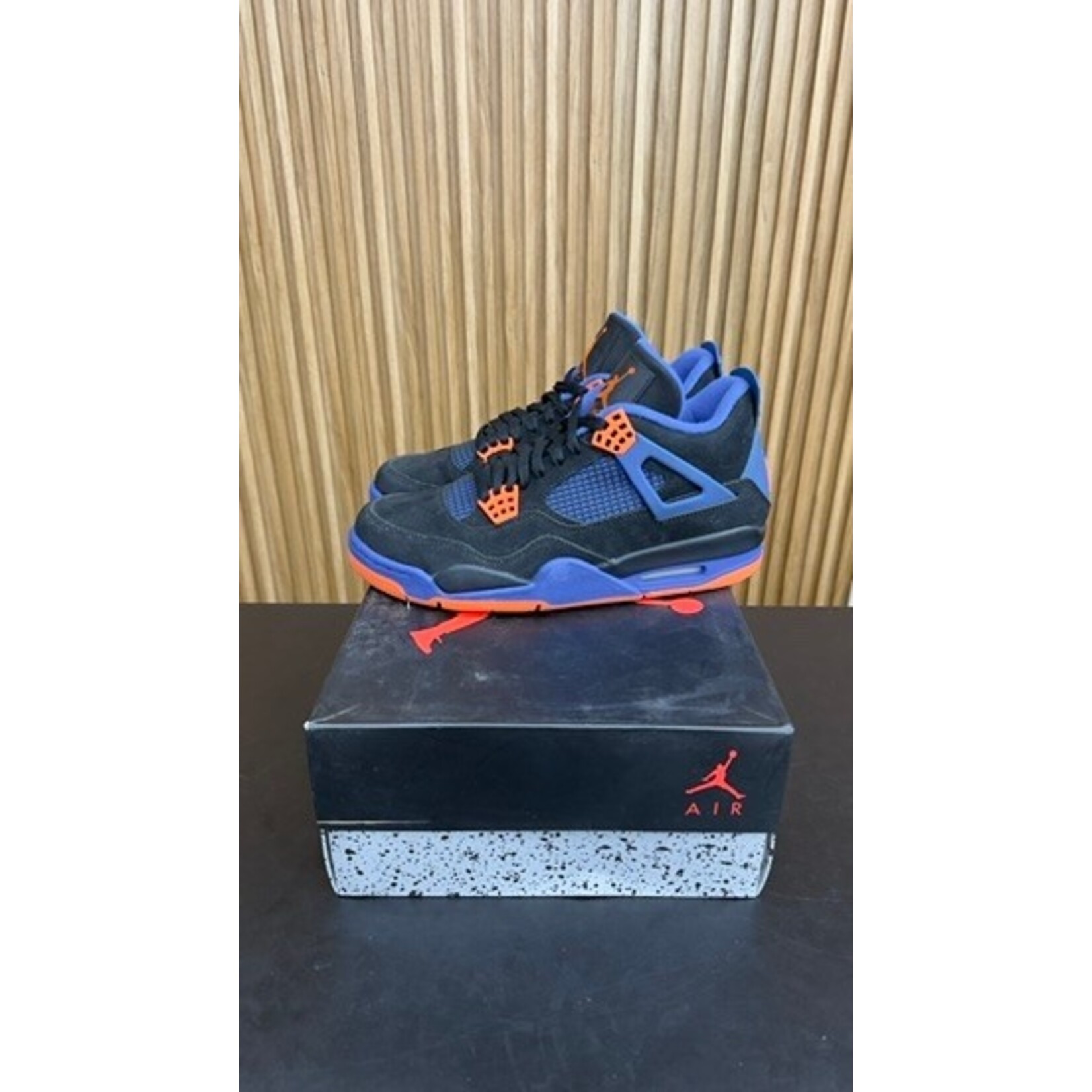 Jordan Jordan 4 Retro Cavs Size 9, PREOWNED