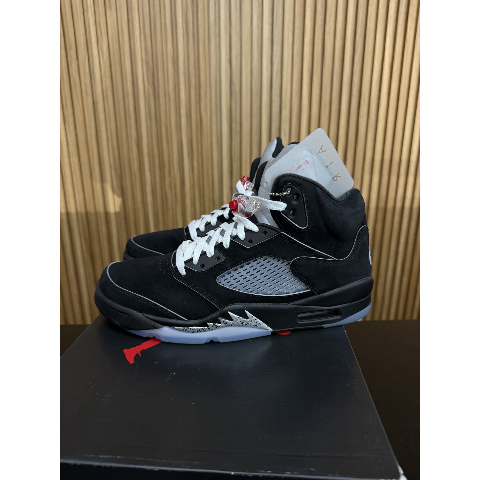 Jordan Jordan 5 Retro OG Black Metallic Reimagined Size 9.5, PREOWNED