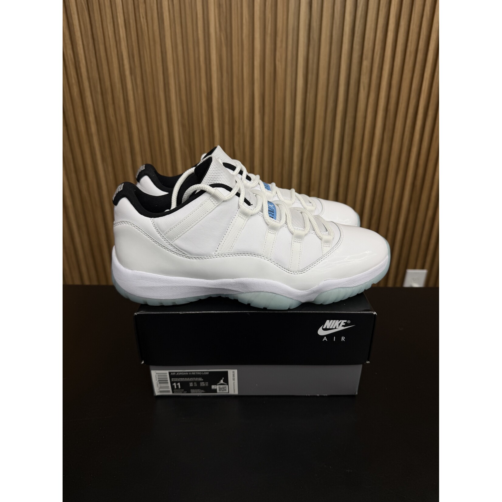 Jordan Jordan 11 Retro Low Legend Blue Size 11, PREOWNED TRIED ON