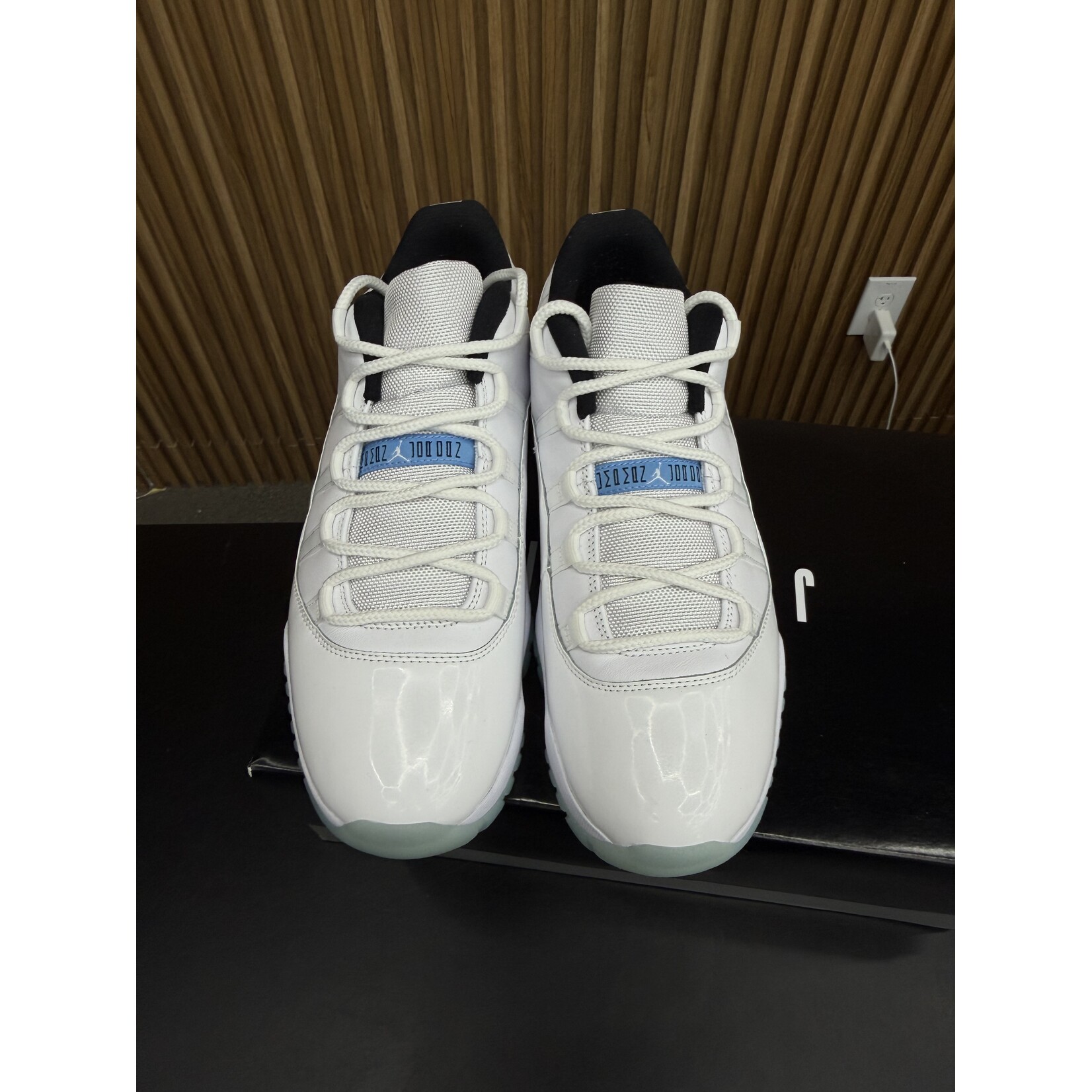 Jordan Jordan 11 Retro Low Legend Blue Size 11, PREOWNED TRIED ON