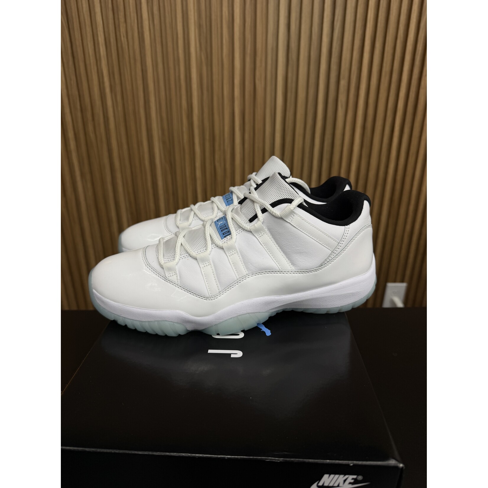 Jordan Jordan 11 Retro Low Legend Blue Size 11, PREOWNED TRIED ON