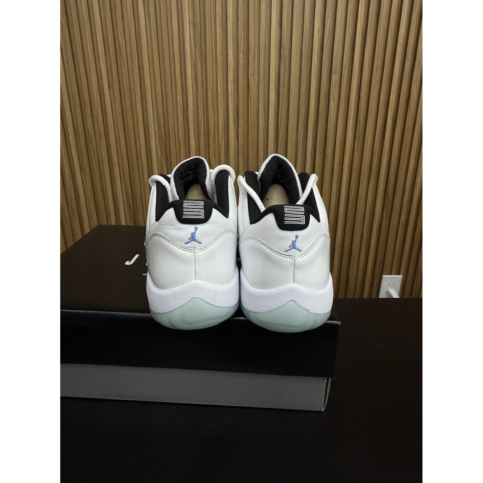 Jordan Jordan 11 Retro Low Legend Blue Size 11, PREOWNED TRIED ON