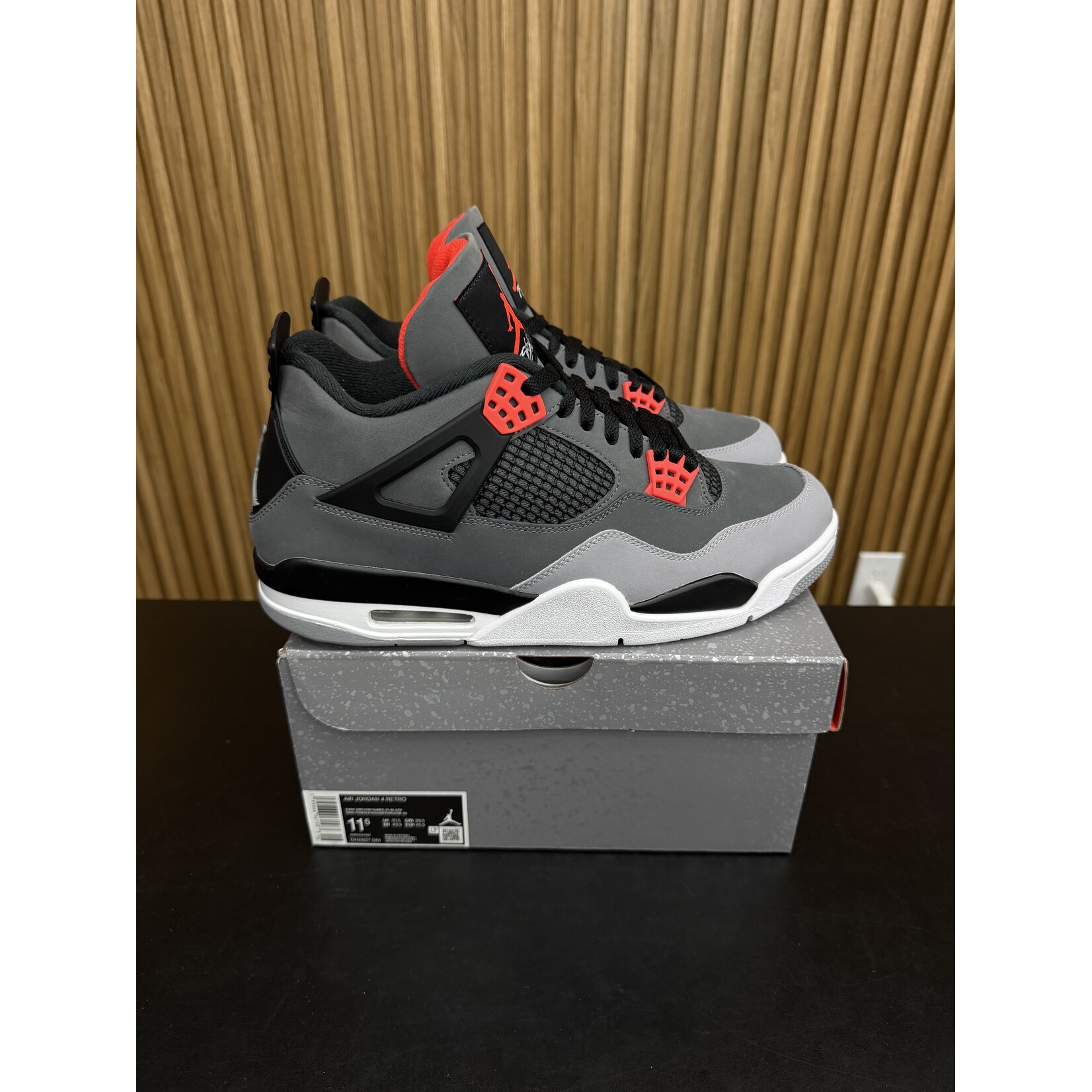 Jordan Jordan 4 Retro Infrared Size 11.5, PREOWNED