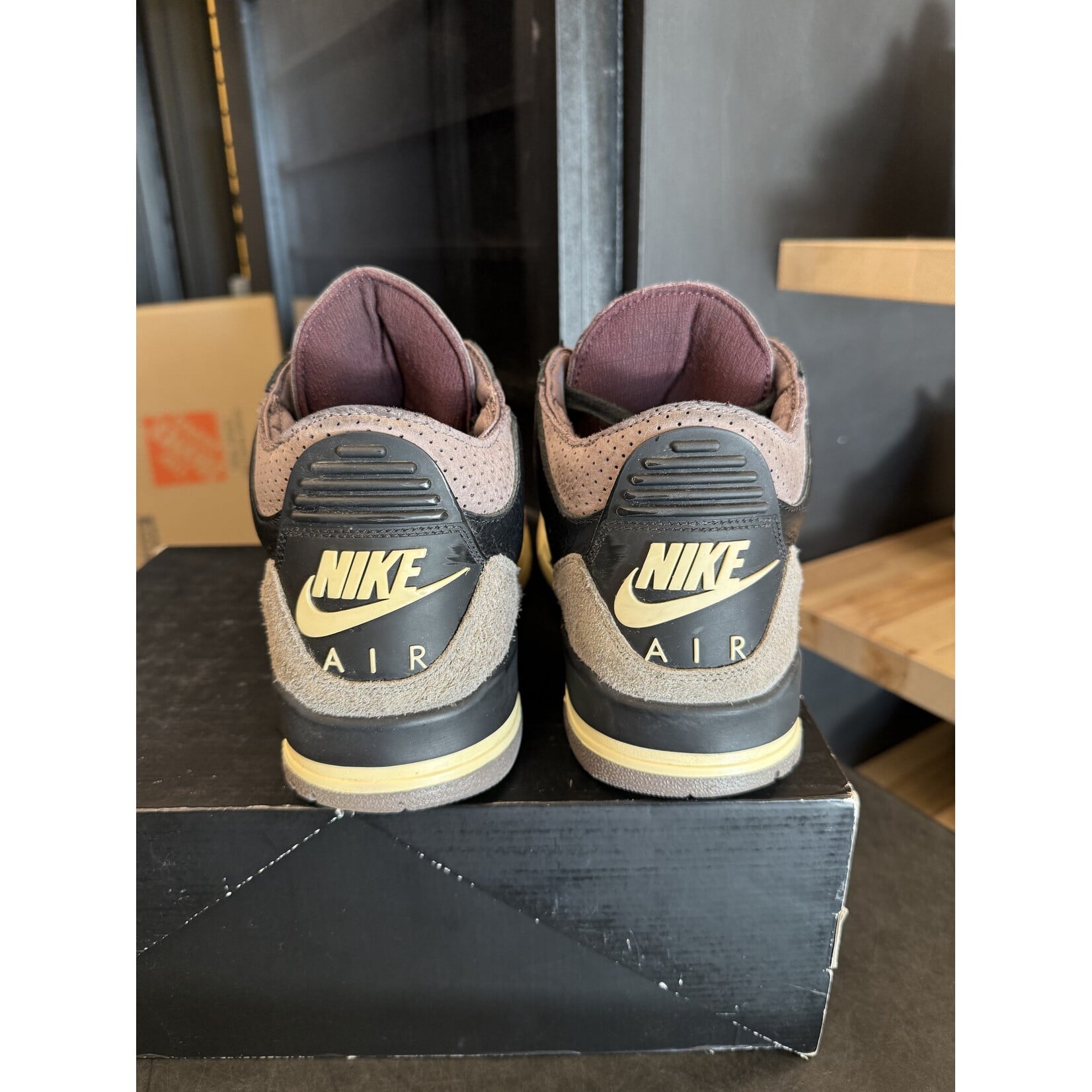 Jordan Jordan 3 Retro OG SP A Ma Maniére While You Were Sleeping (Women's) Size 11.5W, PREOWNED DAMAGED LID
