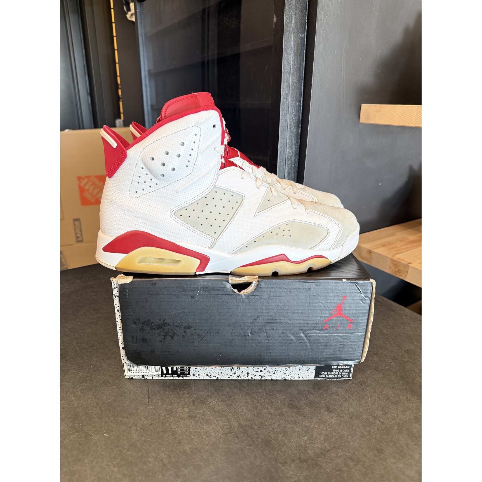 Jordan Jordan 6 Retro Alternate Hare Size 11.5, PREOWNED