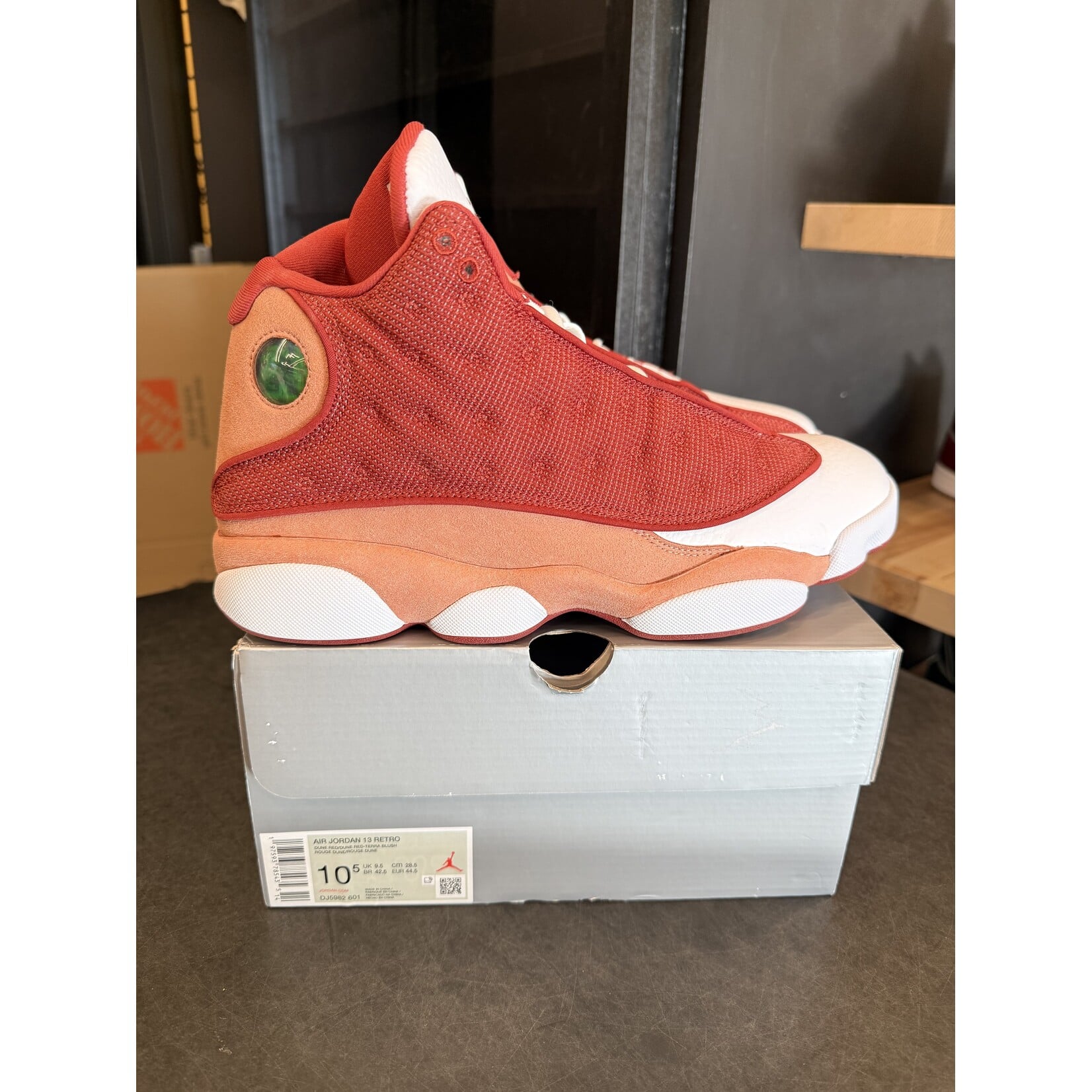 Jordan Jordan 13 Retro Dune Red Size 10.5, PREOWNED