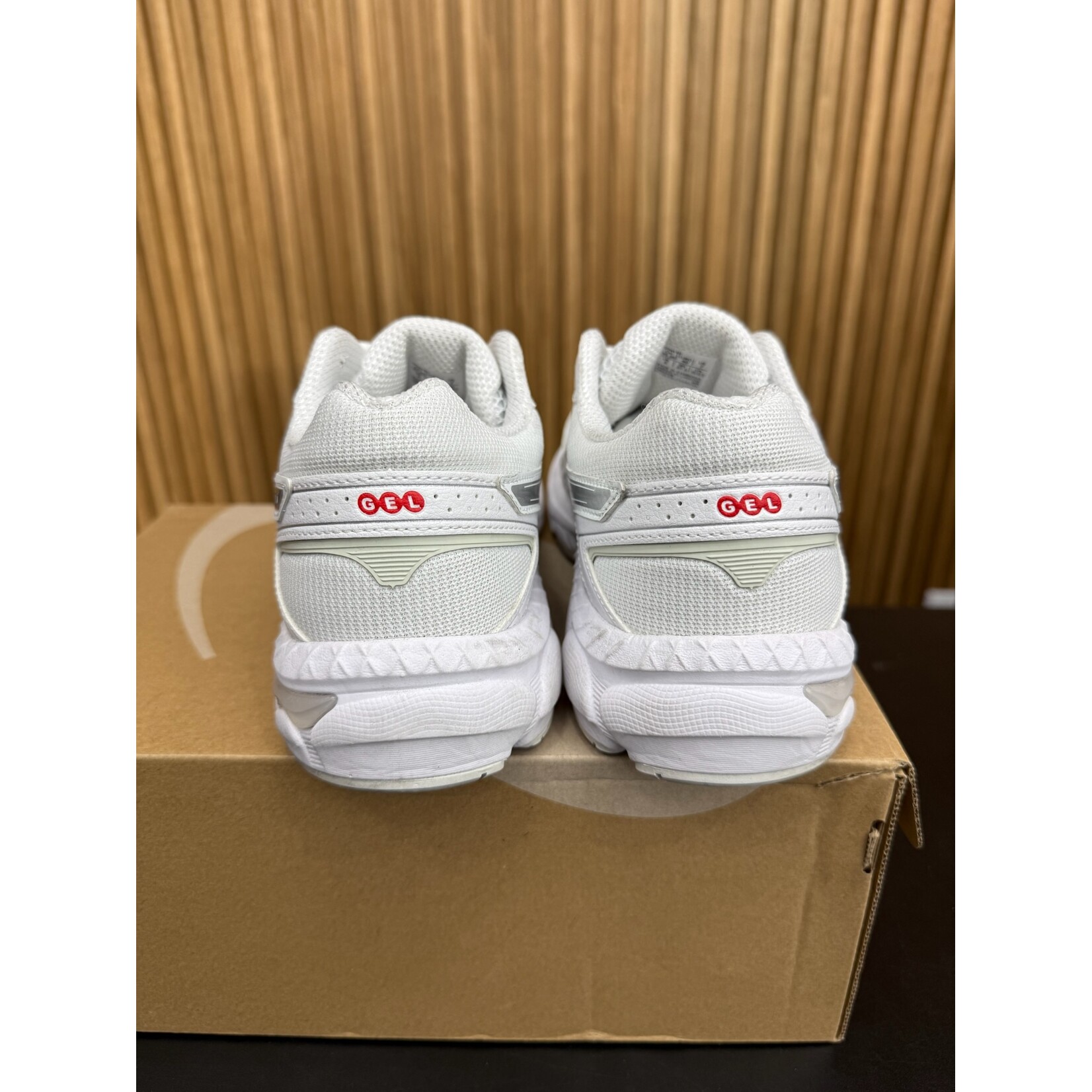 ASICS ASICS Gel-Cumulus 16 White Pure Silver (GS) Size 7Y, PREOWNED*
