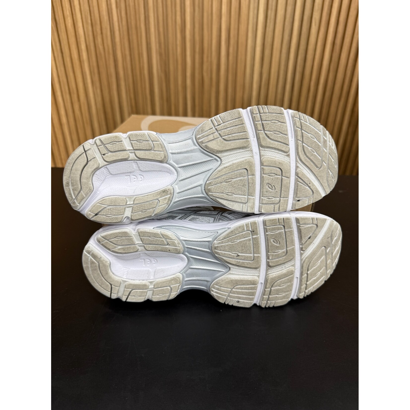 ASICS ASICS Gel-Cumulus 16 White Pure Silver (GS) Size 7Y, PREOWNED*
