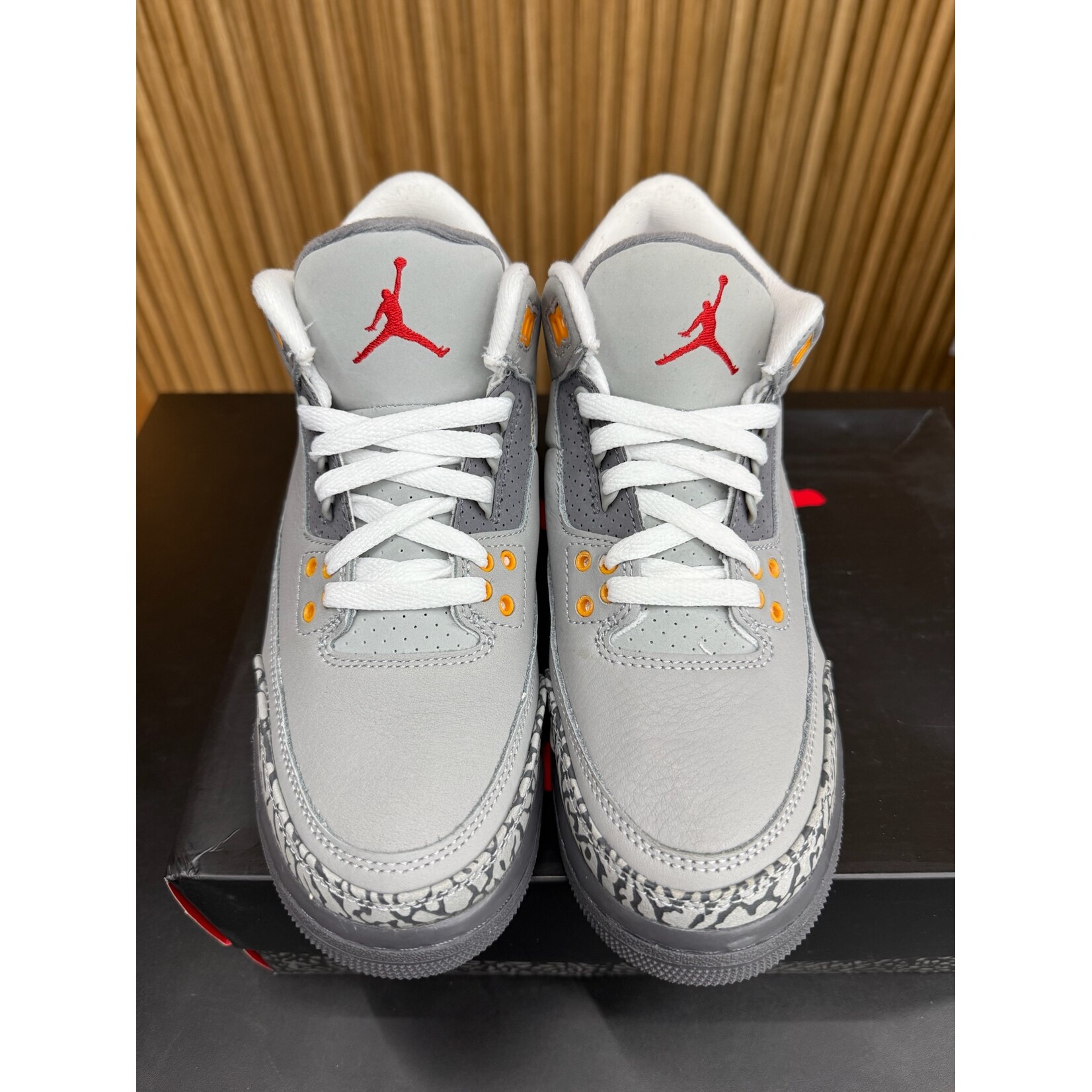 Jordan Jordan 3 Retro Cool Grey (2021) (GS) Size 6, PREOWNED*