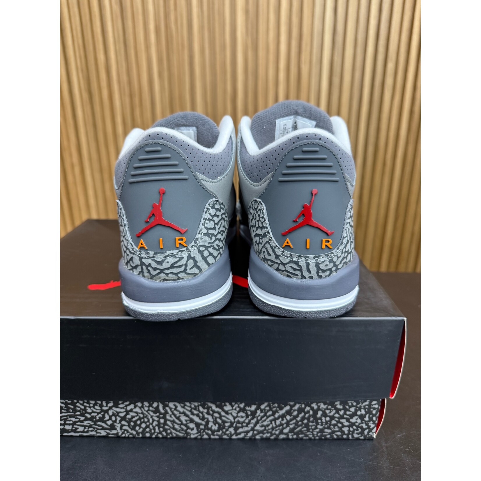 Jordan Jordan 3 Retro Cool Grey (2021) (GS) Size 6, PREOWNED*