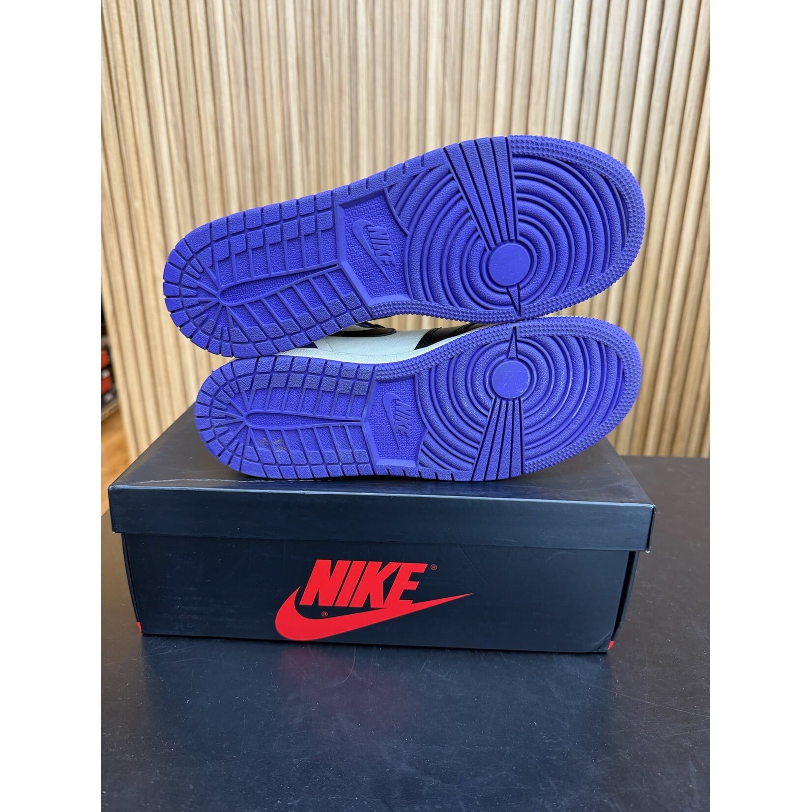 Jordan Jordan 1 Retro High Court Purple (GS) Size 6, PREOWNED*