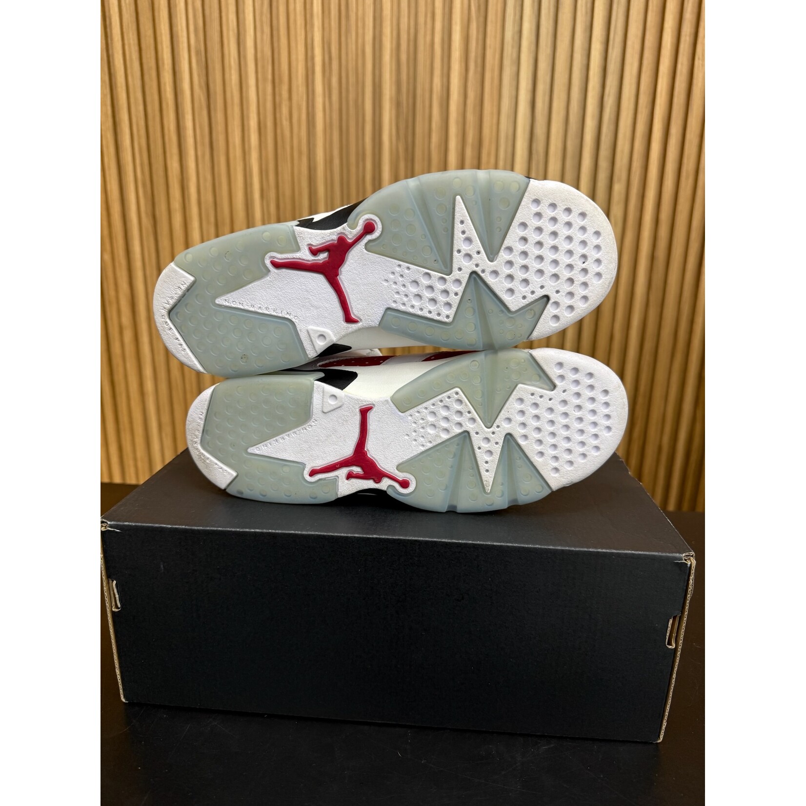 Jordan Jordan 6 Retro Carmine (2021) (GS) Size 5.5, PREOWNED*