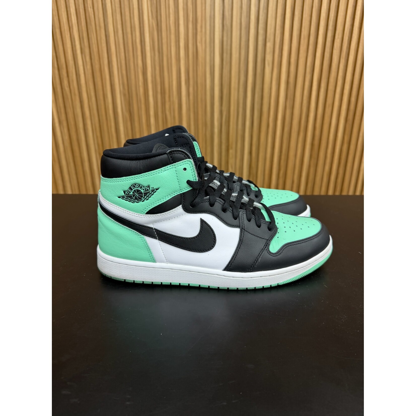 Jordan Jordan 1 Retro High OG Green Glow Size 12, PREOWNED NO BOX*