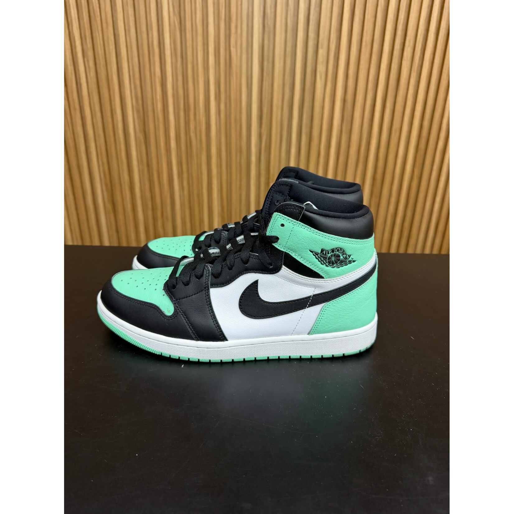 Jordan Jordan 1 Retro High OG Green Glow Size 12, PREOWNED NO BOX*