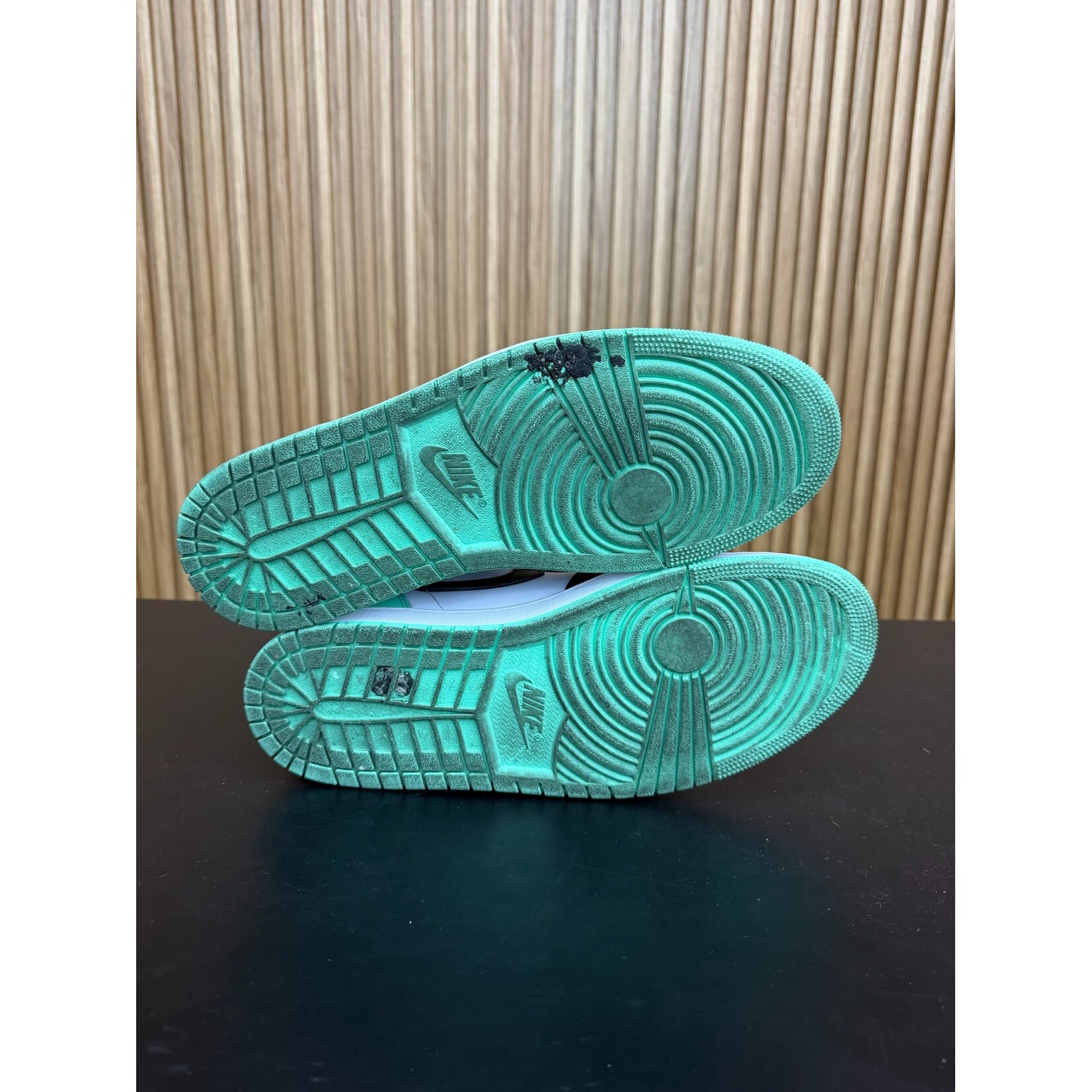 Jordan Jordan 1 Retro High OG Green Glow Size 12, PREOWNED NO BOX*
