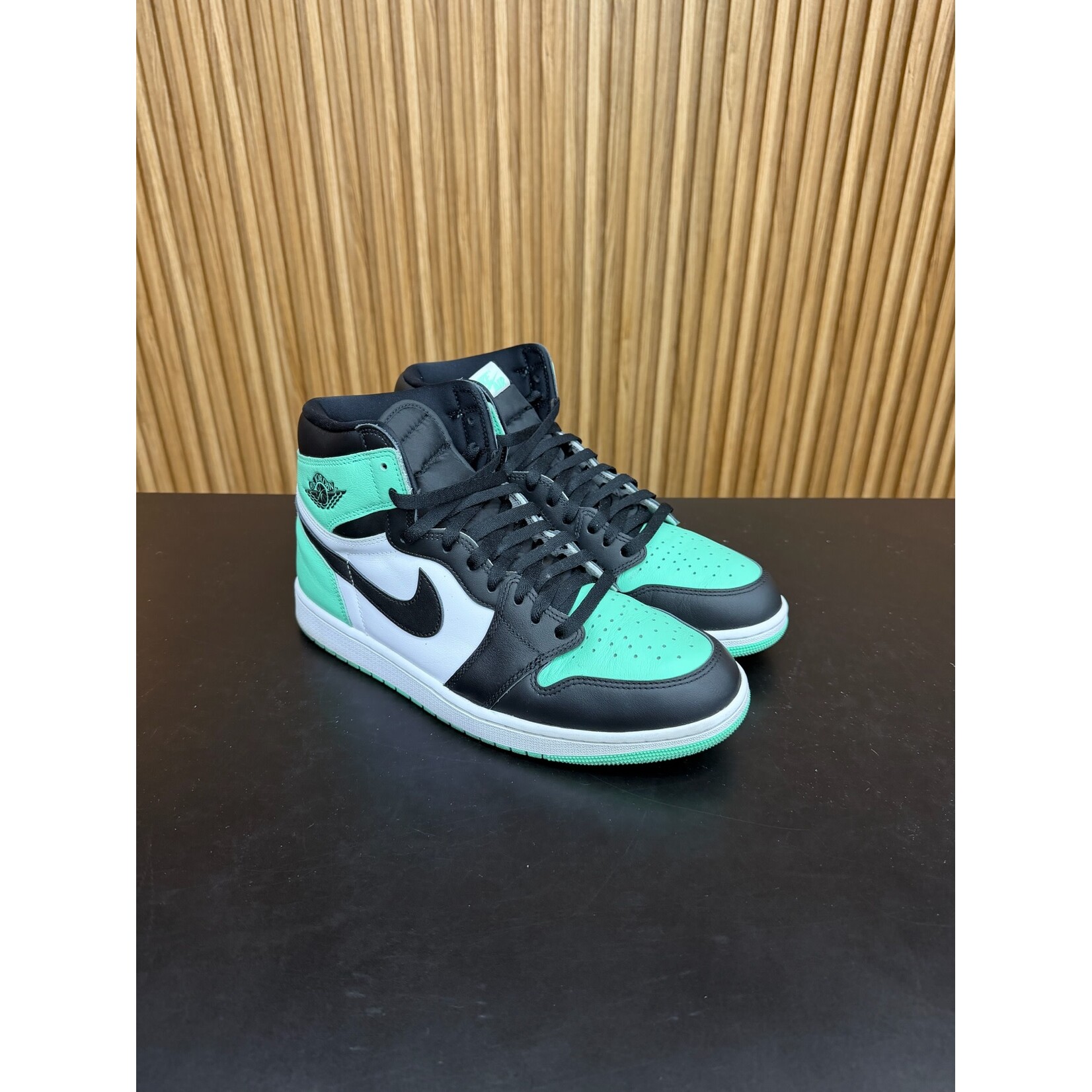 Jordan Jordan 1 Retro High OG Green Glow Size 12, PREOWNED NO BOX*