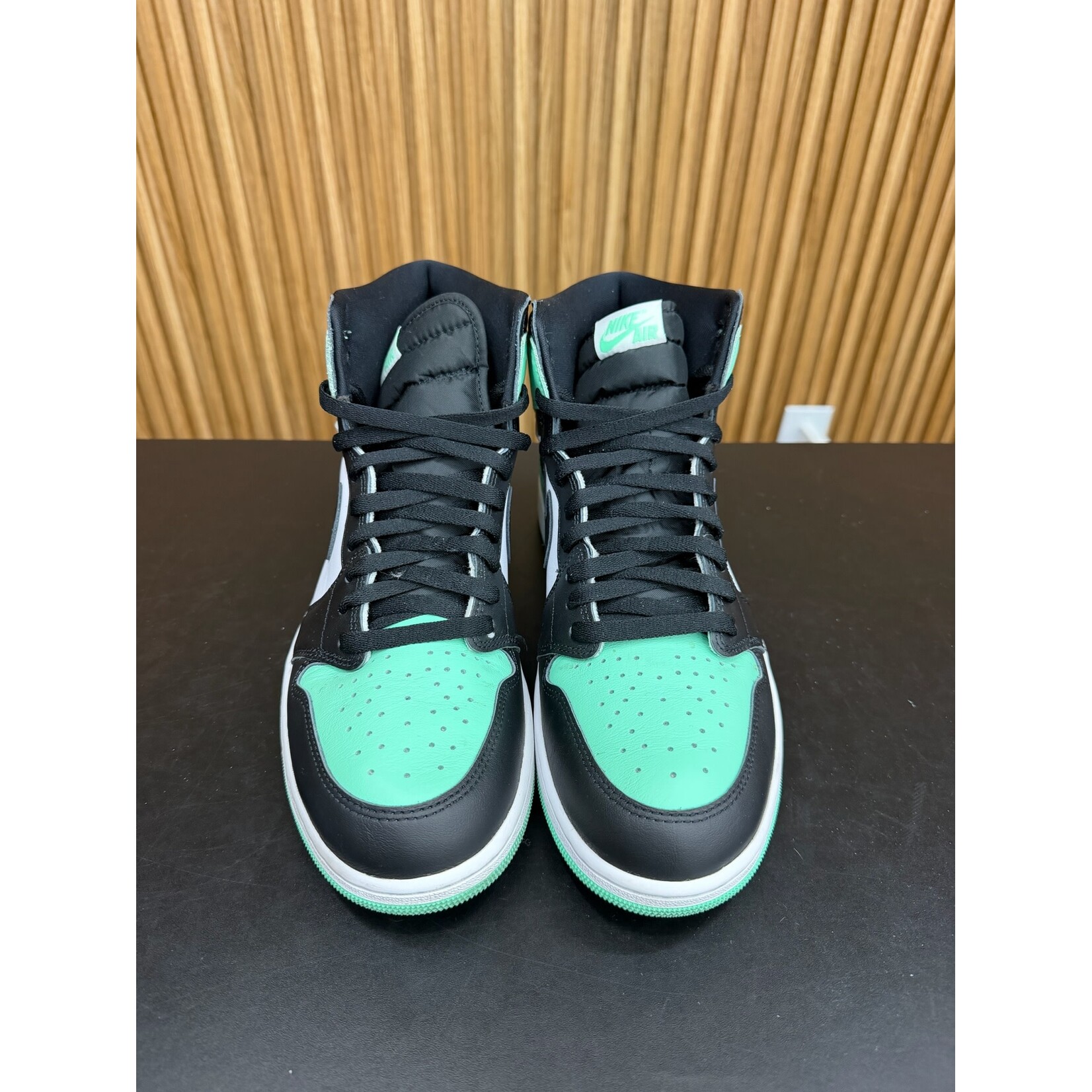 Jordan Jordan 1 Retro High OG Green Glow Size 12, PREOWNED NO BOX*
