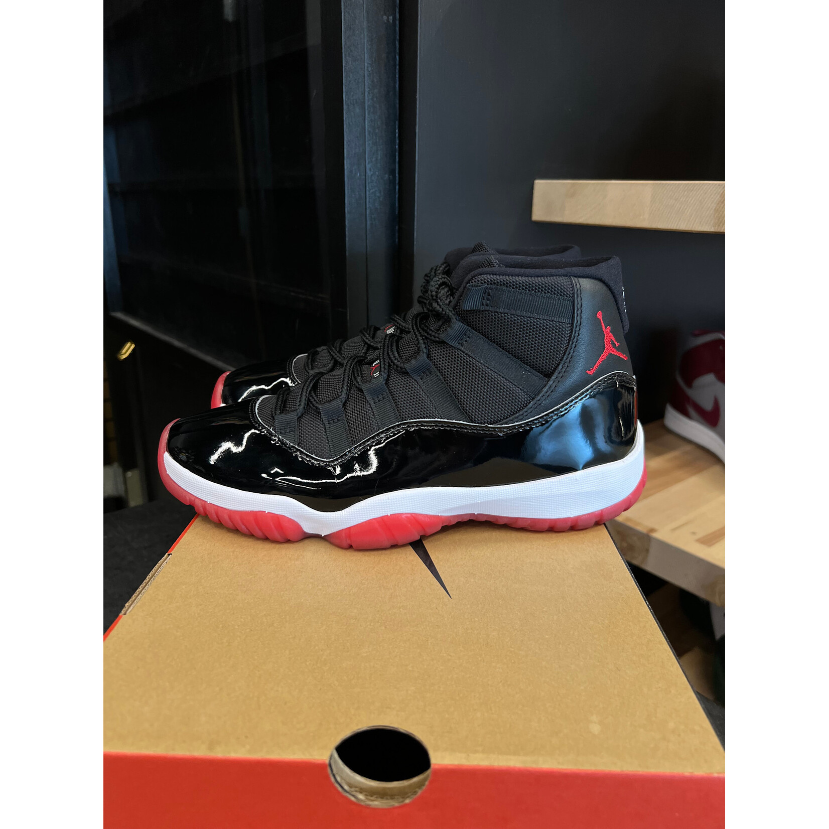 Jordan Jordan 11 Retro Playoffs Bred (2019) Size 8, PREOWNED