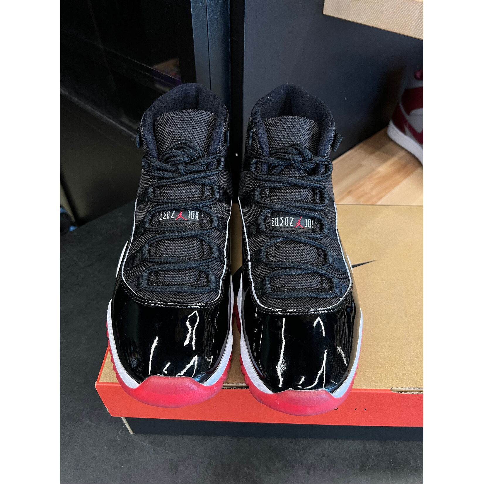 Jordan Jordan 11 Retro Playoffs Bred (2019) Size 8, PREOWNED
