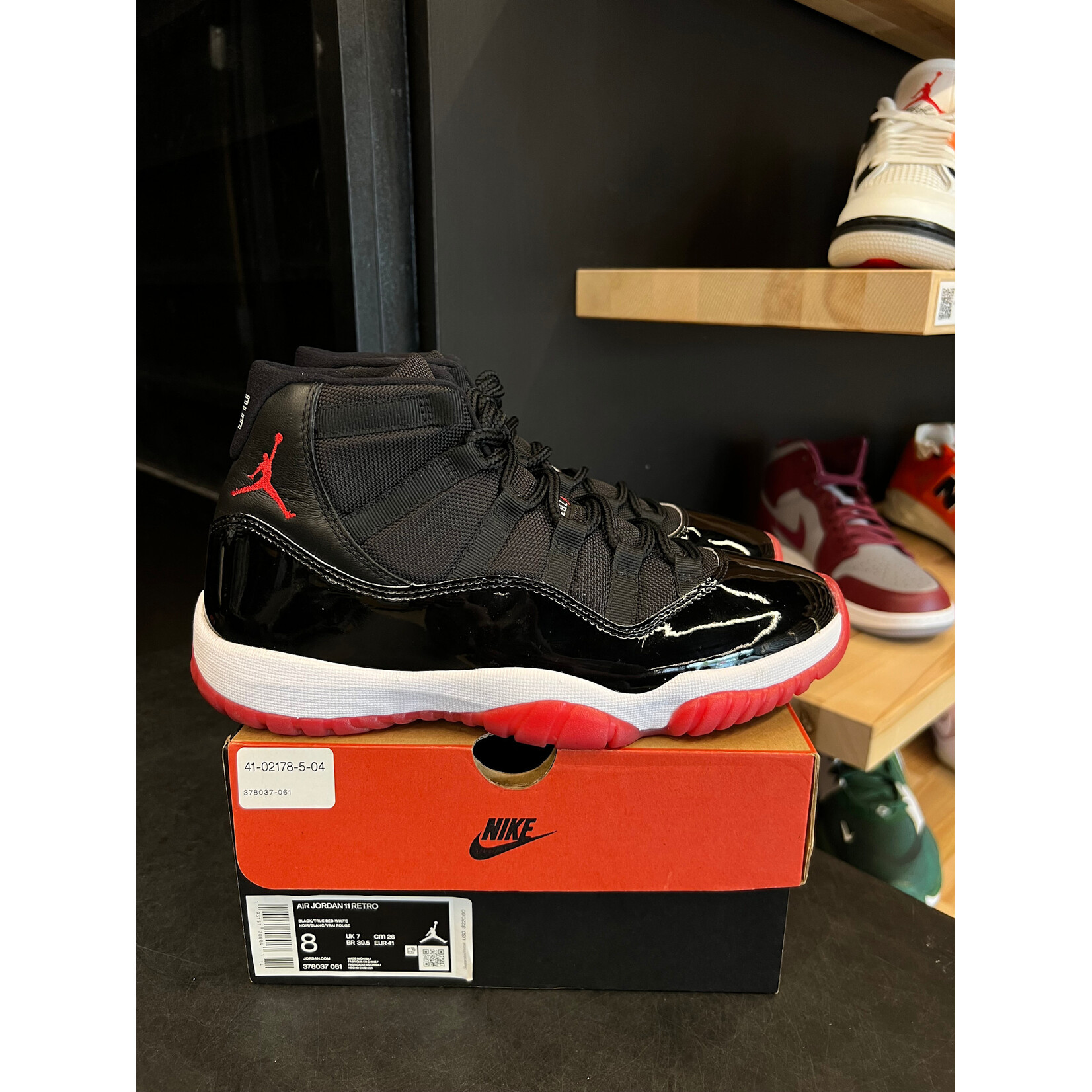 Jordan Jordan 11 Retro Playoffs Bred (2019) Size 8, PREOWNED