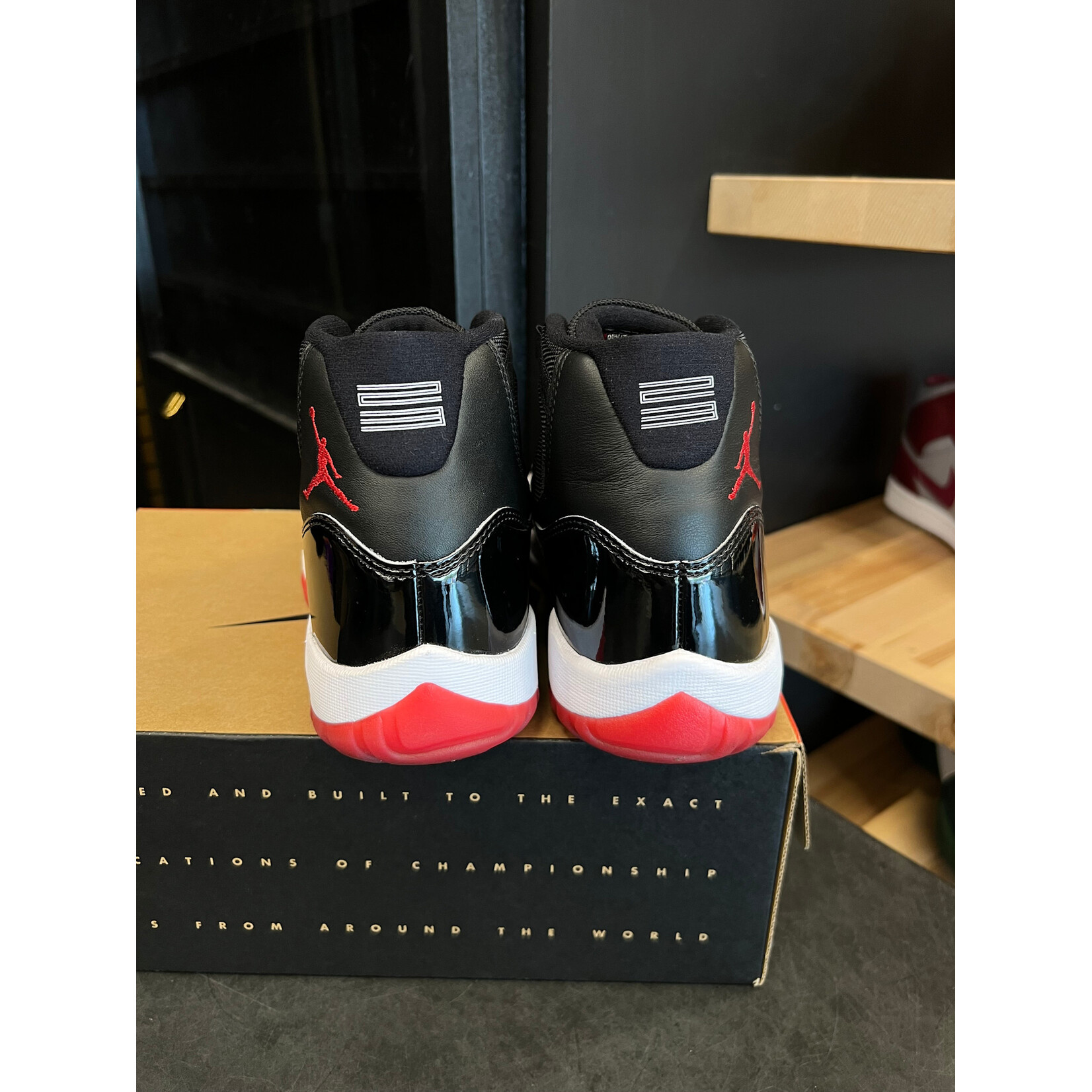 Jordan Jordan 11 Retro Playoffs Bred (2019) Size 8, PREOWNED