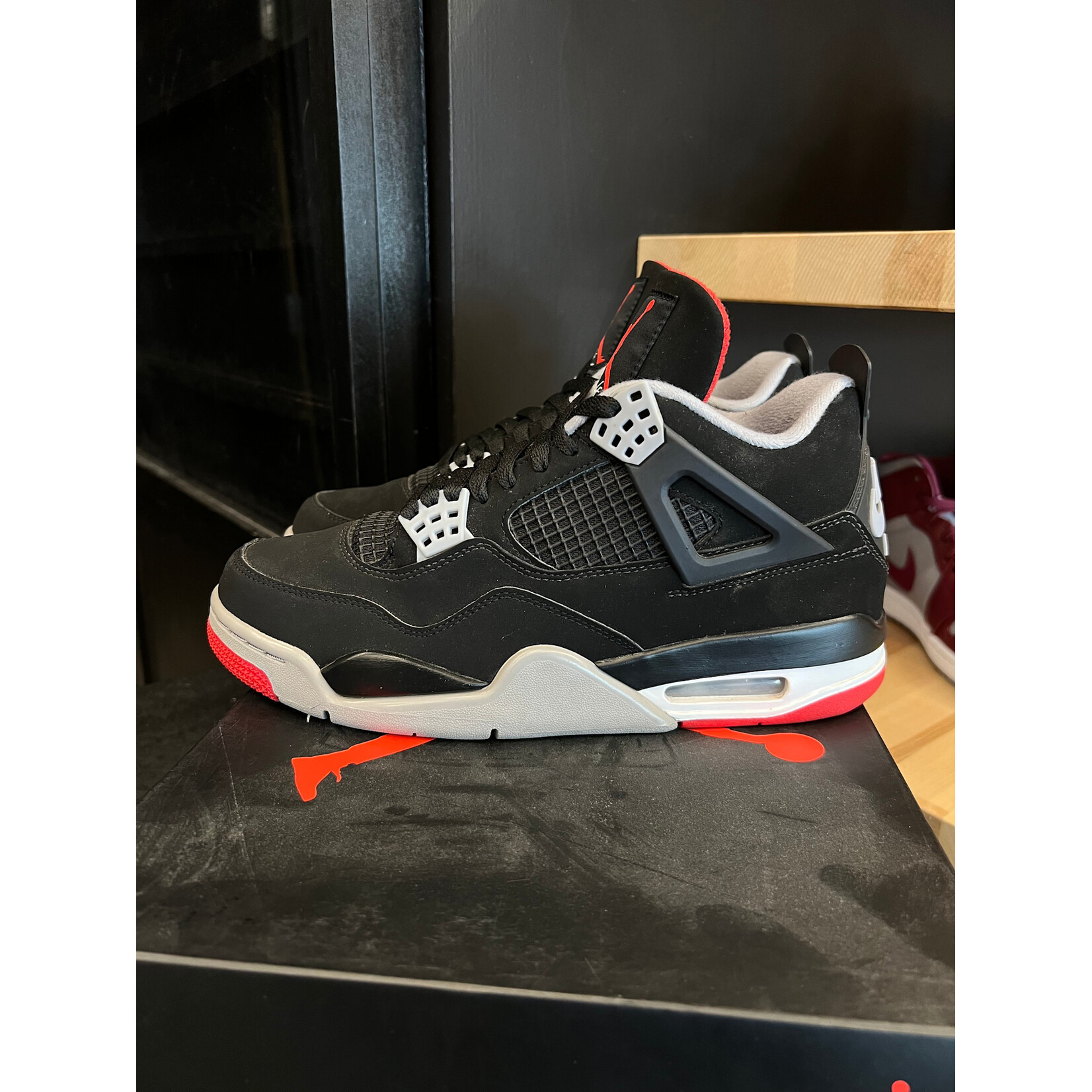 Jordan Jordan 4 Retro Bred (2019) Size 8, PREOWNED