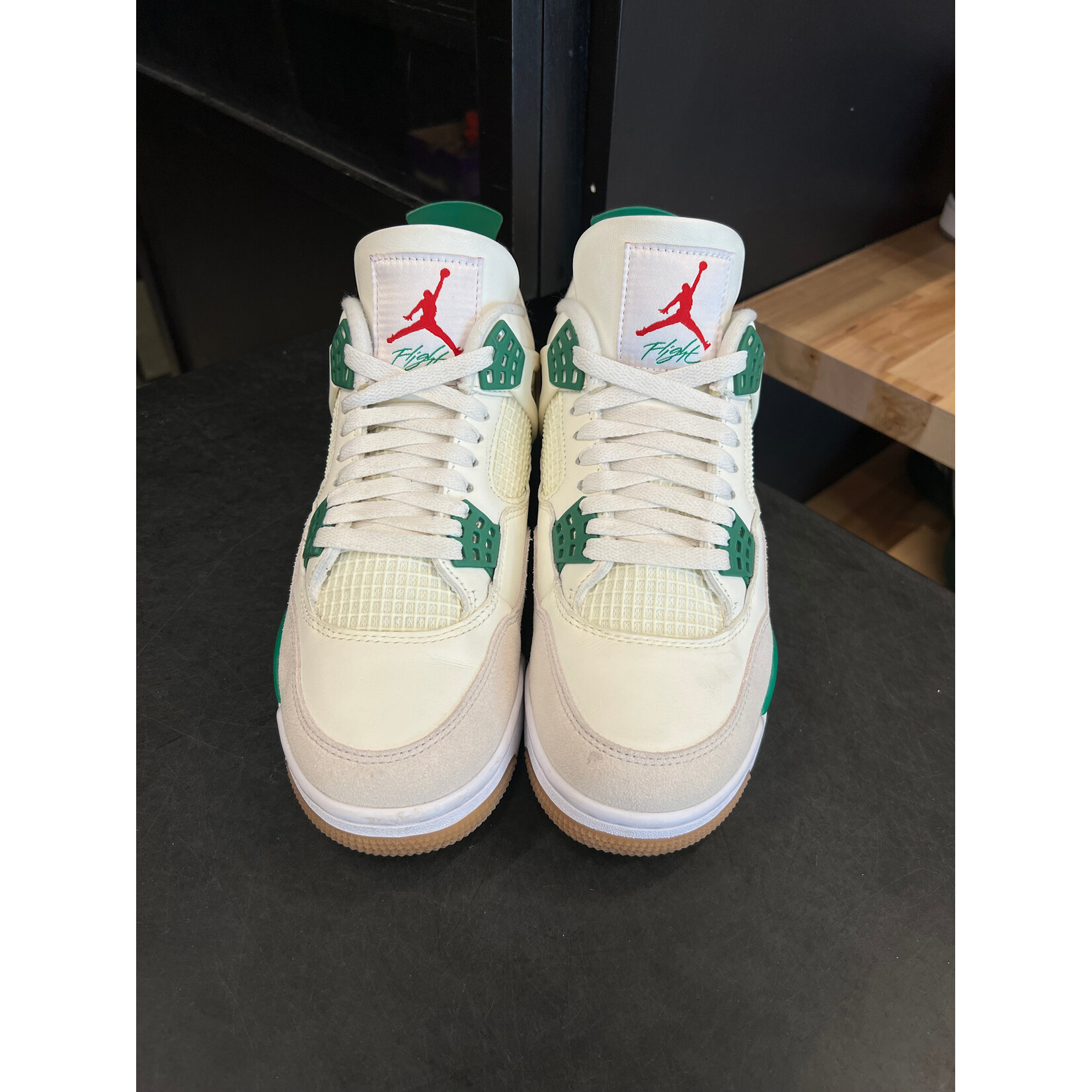 Jordan Jordan 4 Retro SB Pine Green Size 8.5, PREOWNED