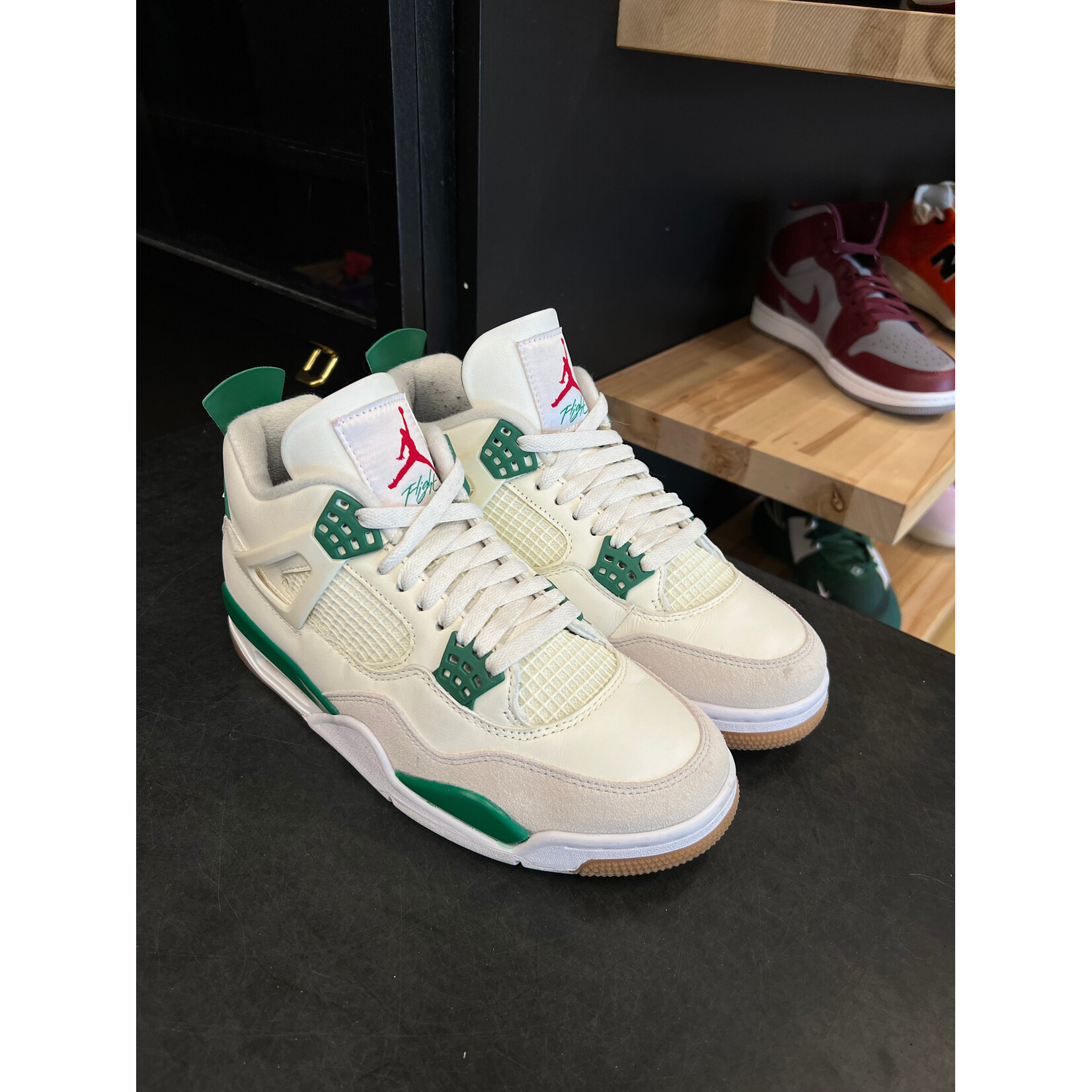 Jordan Jordan 4 Retro SB Pine Green Size 8.5, PREOWNED