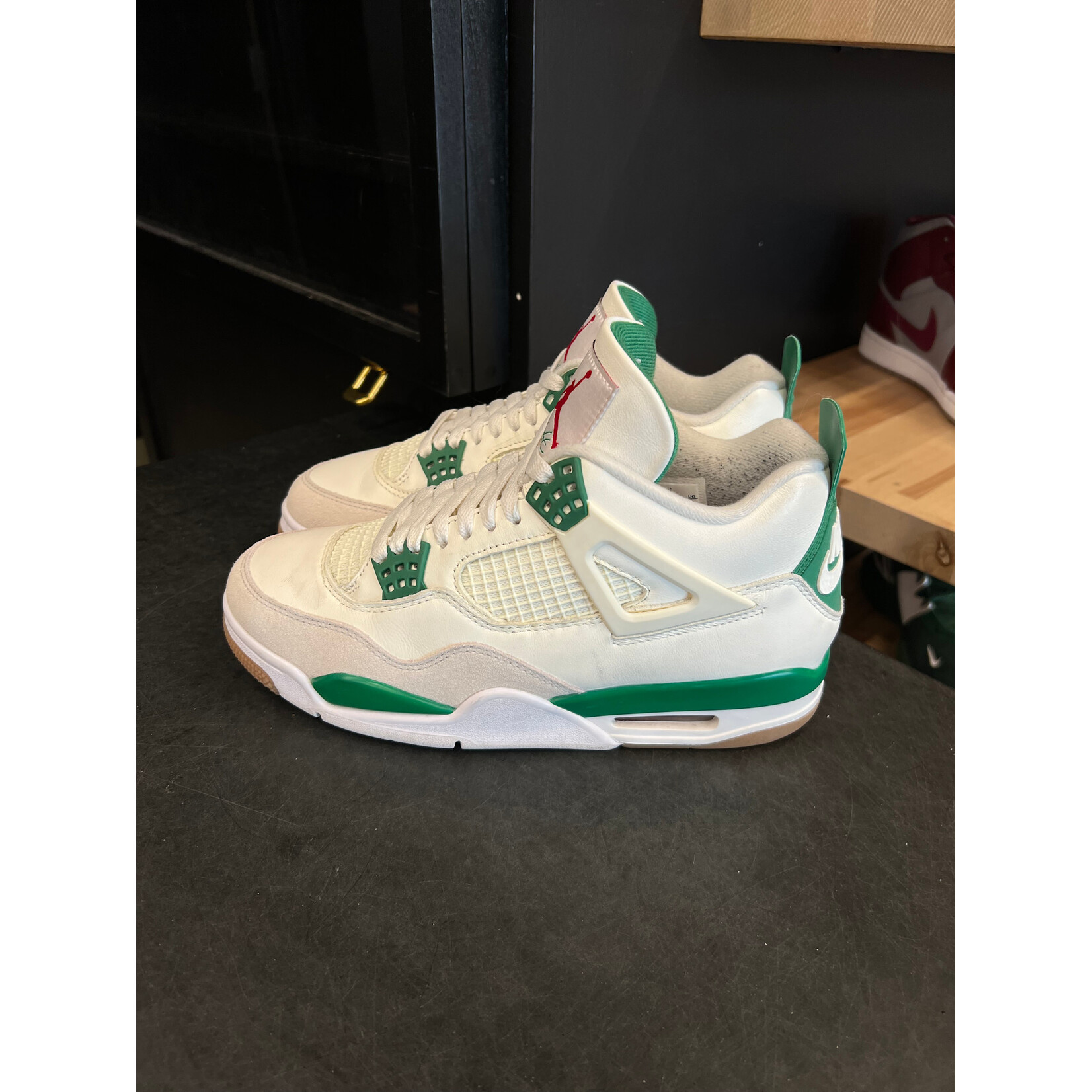 Jordan Jordan 4 Retro SB Pine Green Size 8.5, PREOWNED