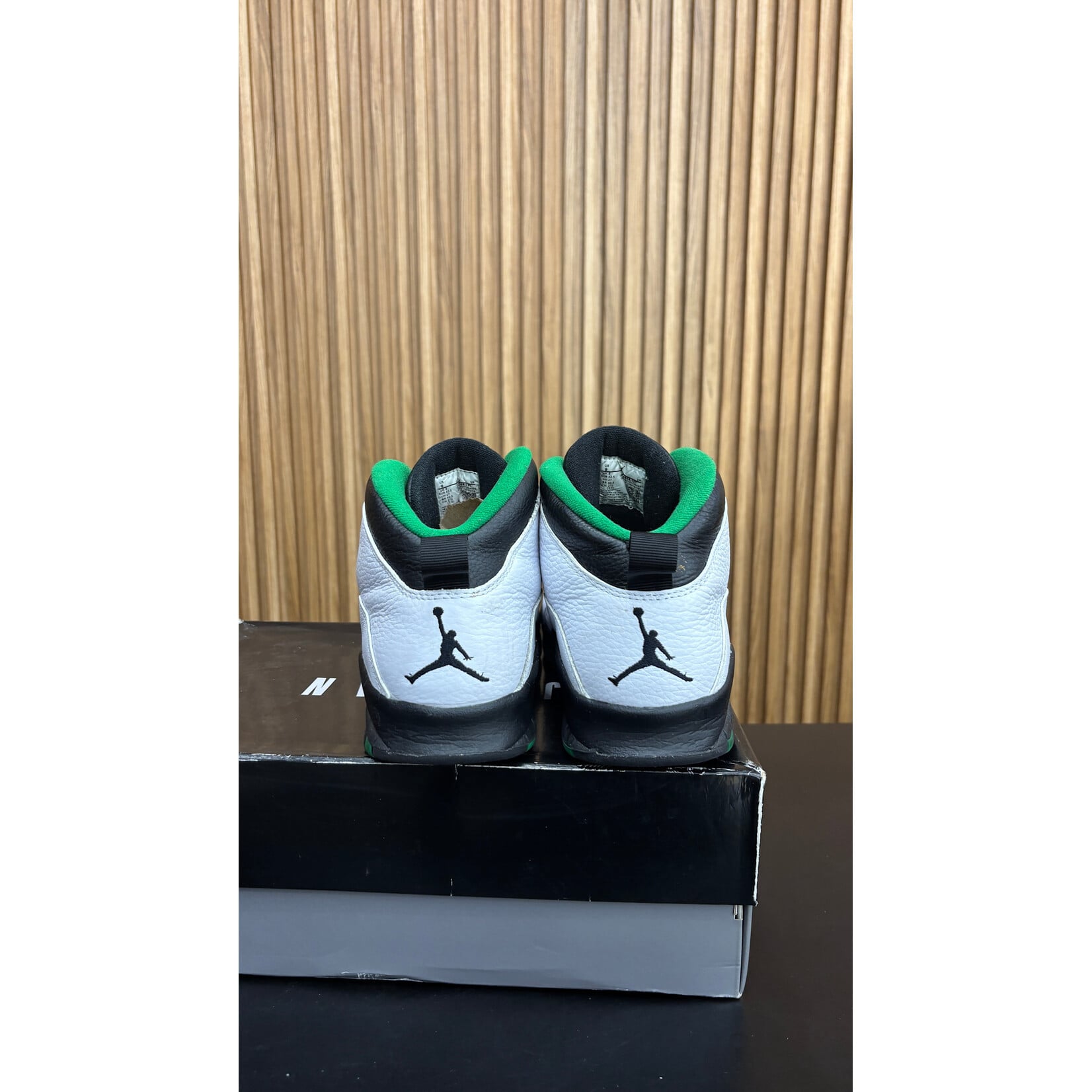 Jordan Jordan 10 Retro Seattle Size 10, PREOWNED