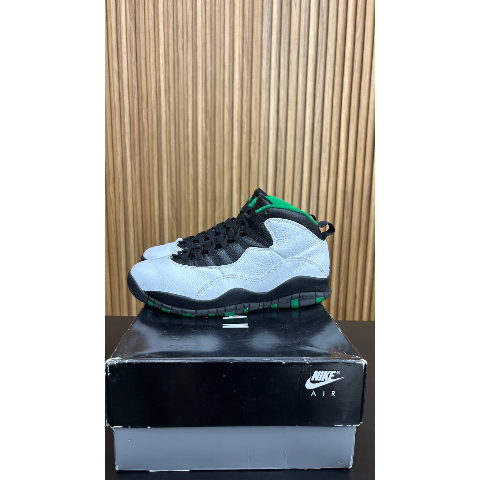 Jordan Jordan 10 Retro Seattle Size 10, PREOWNED