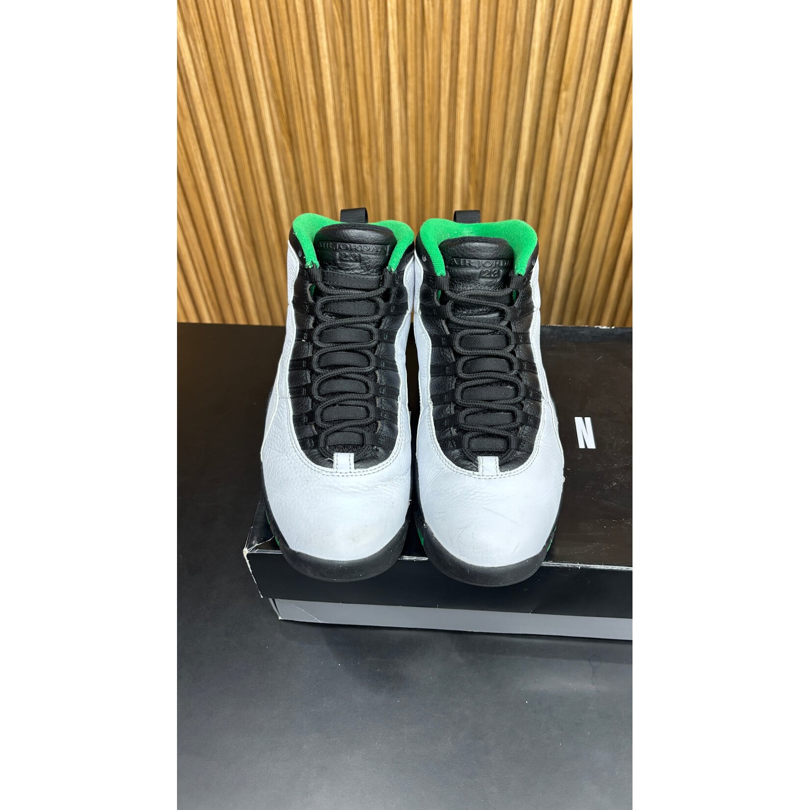 Jordan Jordan 10 Retro Seattle Size 10, PREOWNED