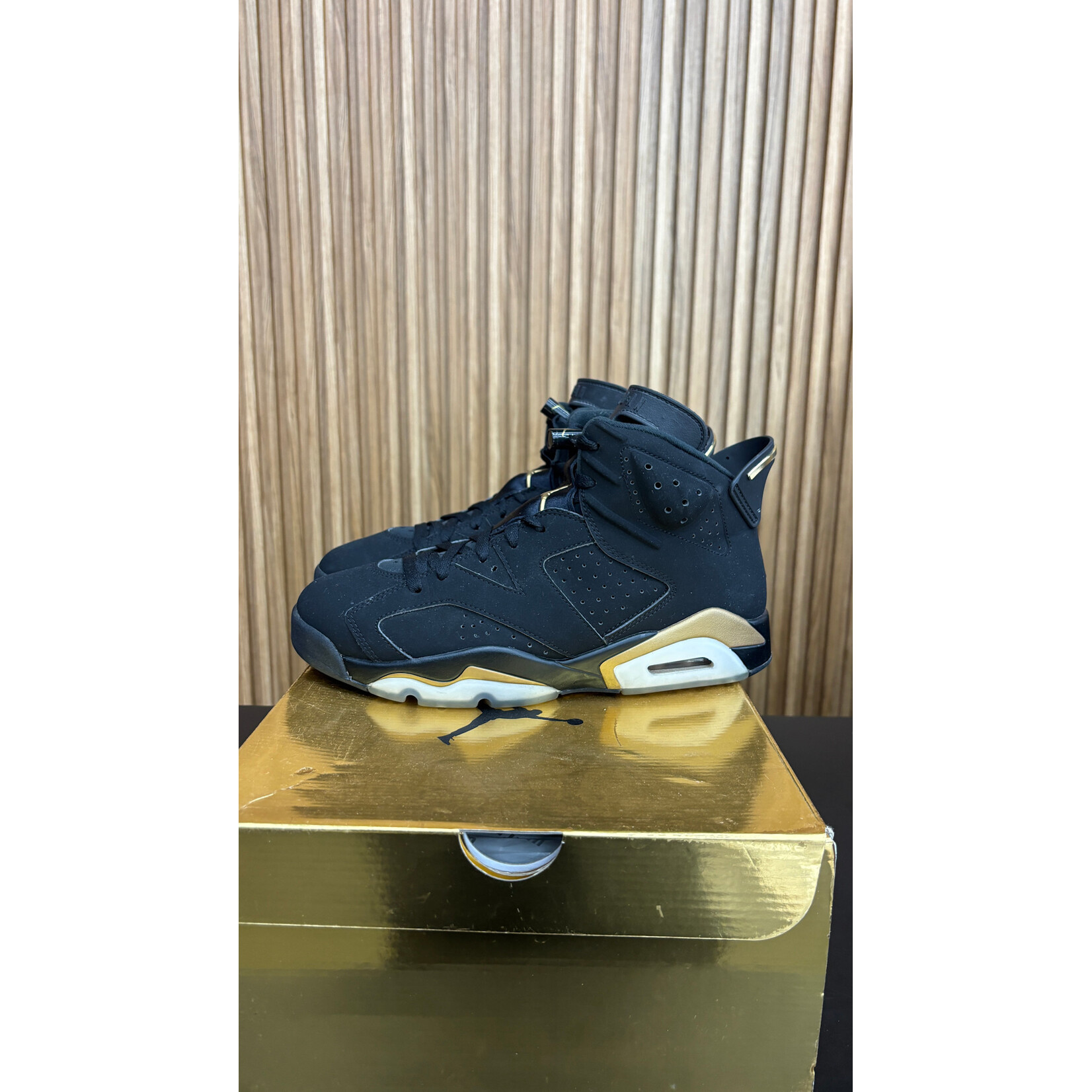Jordan Jordan 6 Retro DMP (2020) Size 9, PREOWNED
