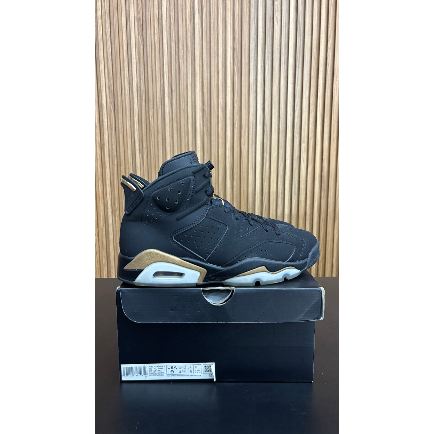 Jordan Jordan 6 Retro DMP (2020) Size 9, PREOWNED