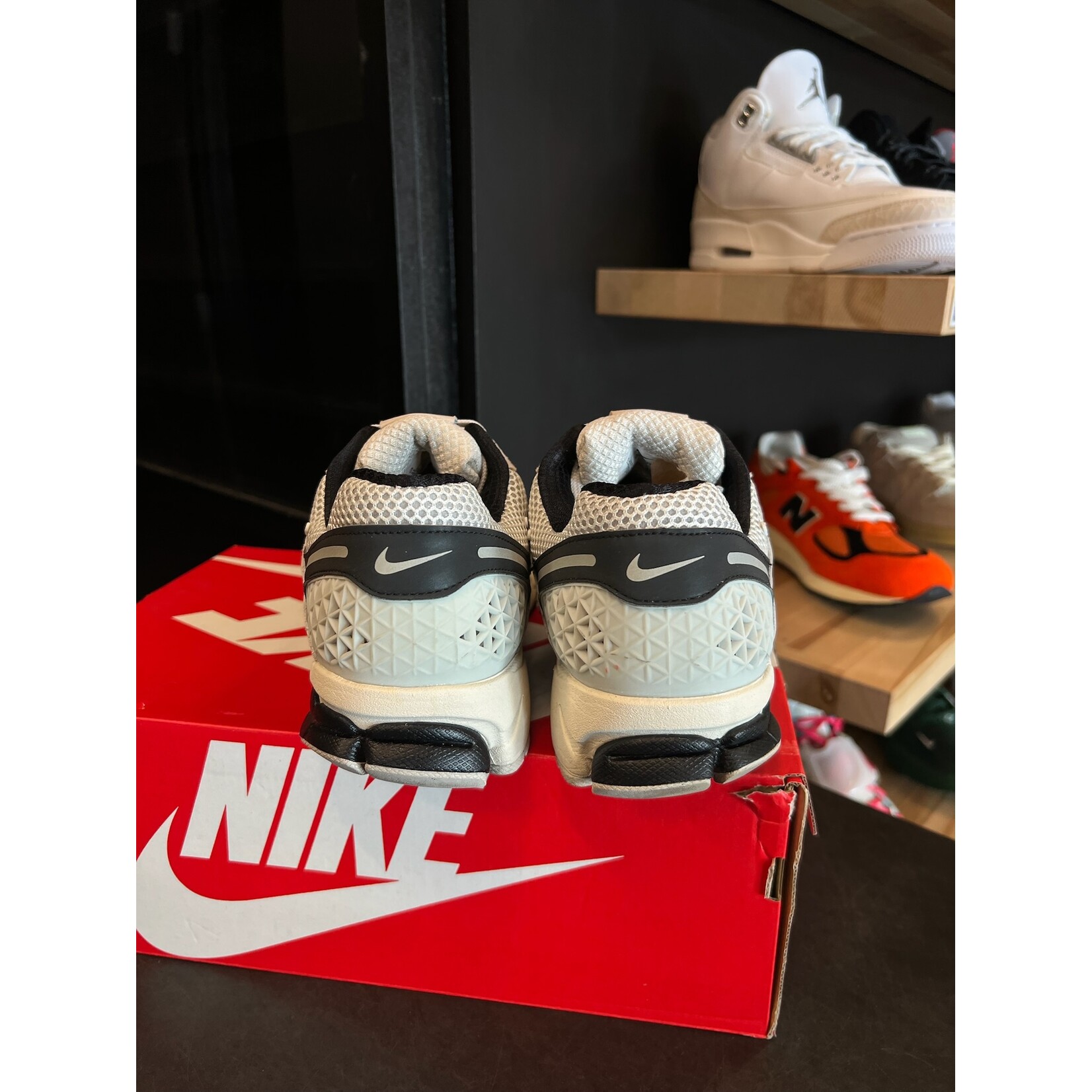 Nike Nike Zoom Vomero 5 Supersonic Light Bone Black Size 11, PREOWNED*