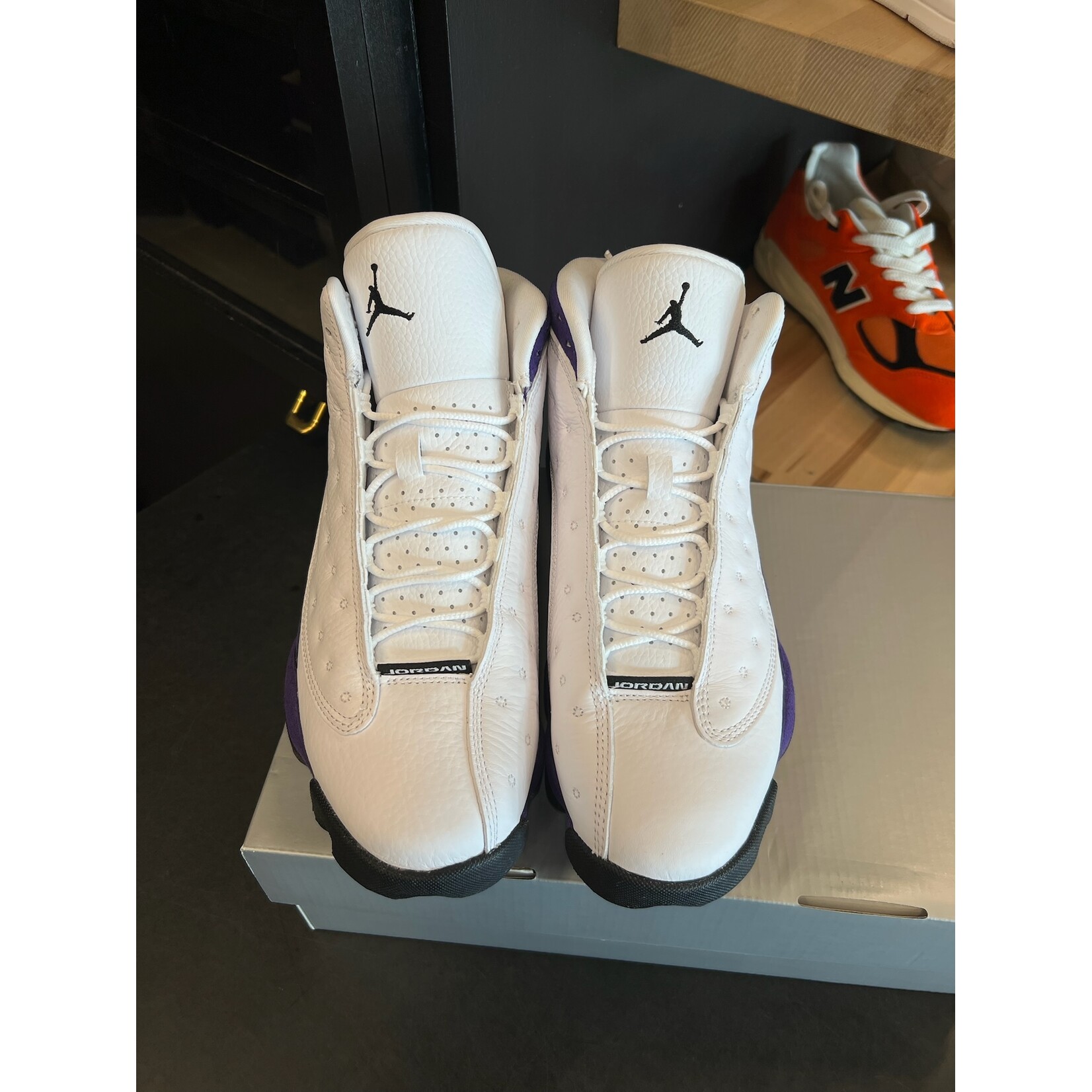 Jordan Jordan 13 Retro Lakers Size 9, PREOWNED*