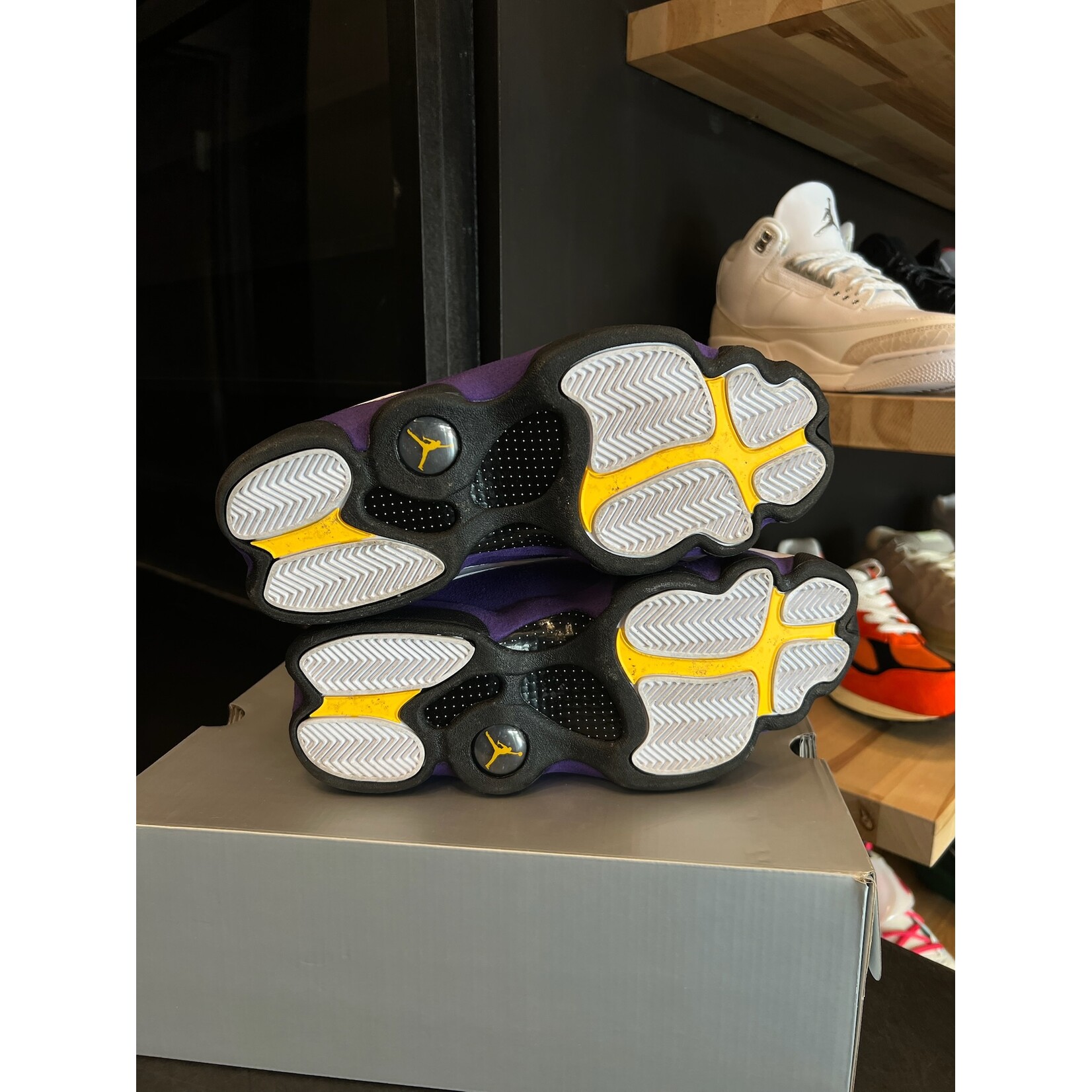 Jordan Jordan 13 Retro Lakers Size 9, PREOWNED*