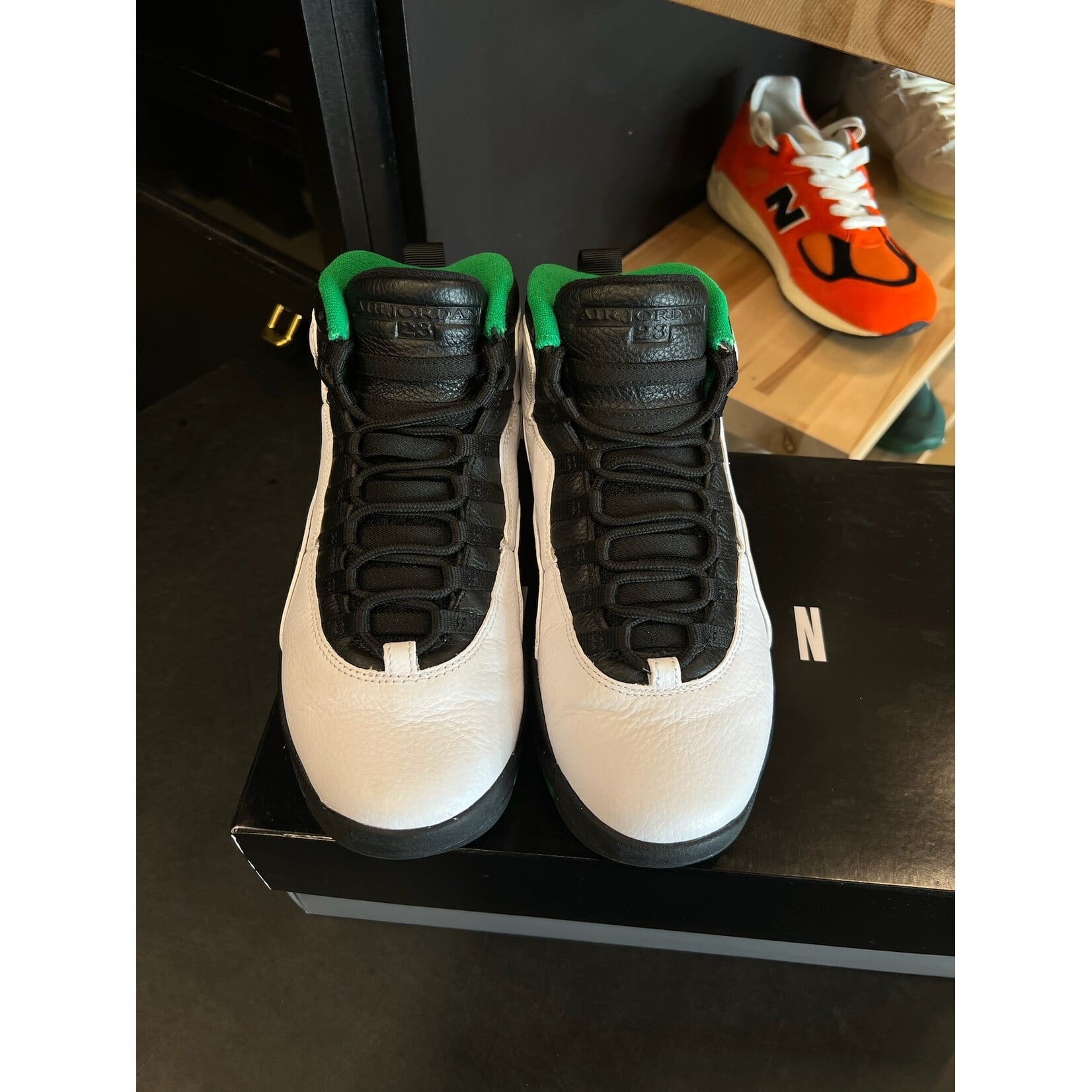 Jordan Jordan 10 Retro Seattle Size 8, PREOWNED*