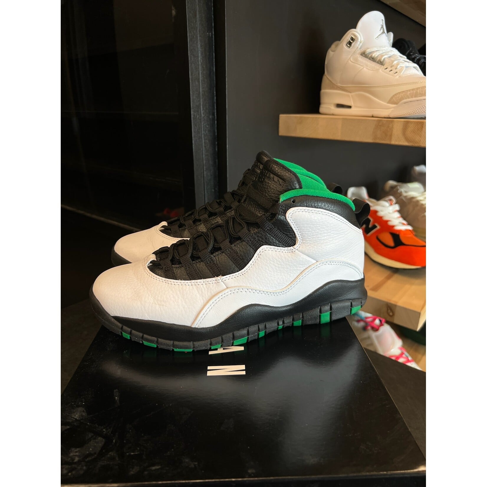 Jordan Jordan 10 Retro Seattle Size 8, PREOWNED*