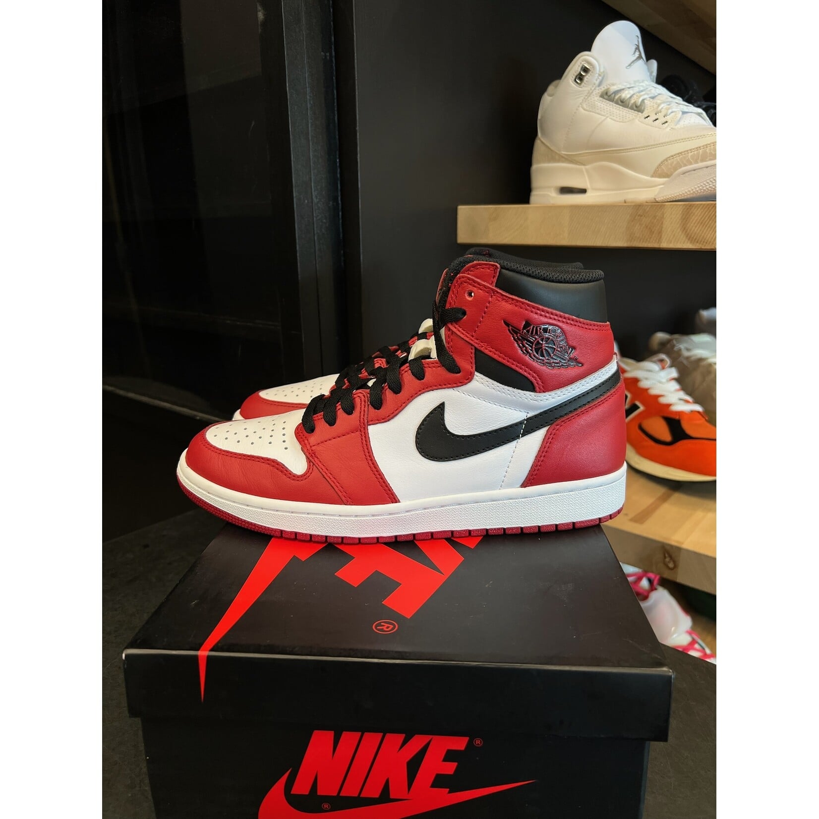 Jordan Jordan 1 Retro Chicago (2015) Size 9, PREOWNED*