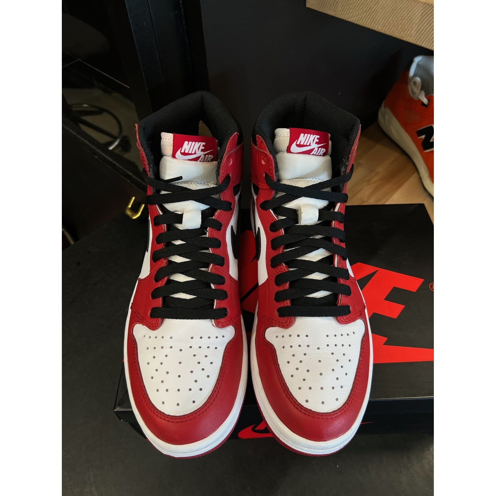 Jordan Jordan 1 Retro Chicago (2015) Size 9, PREOWNED*