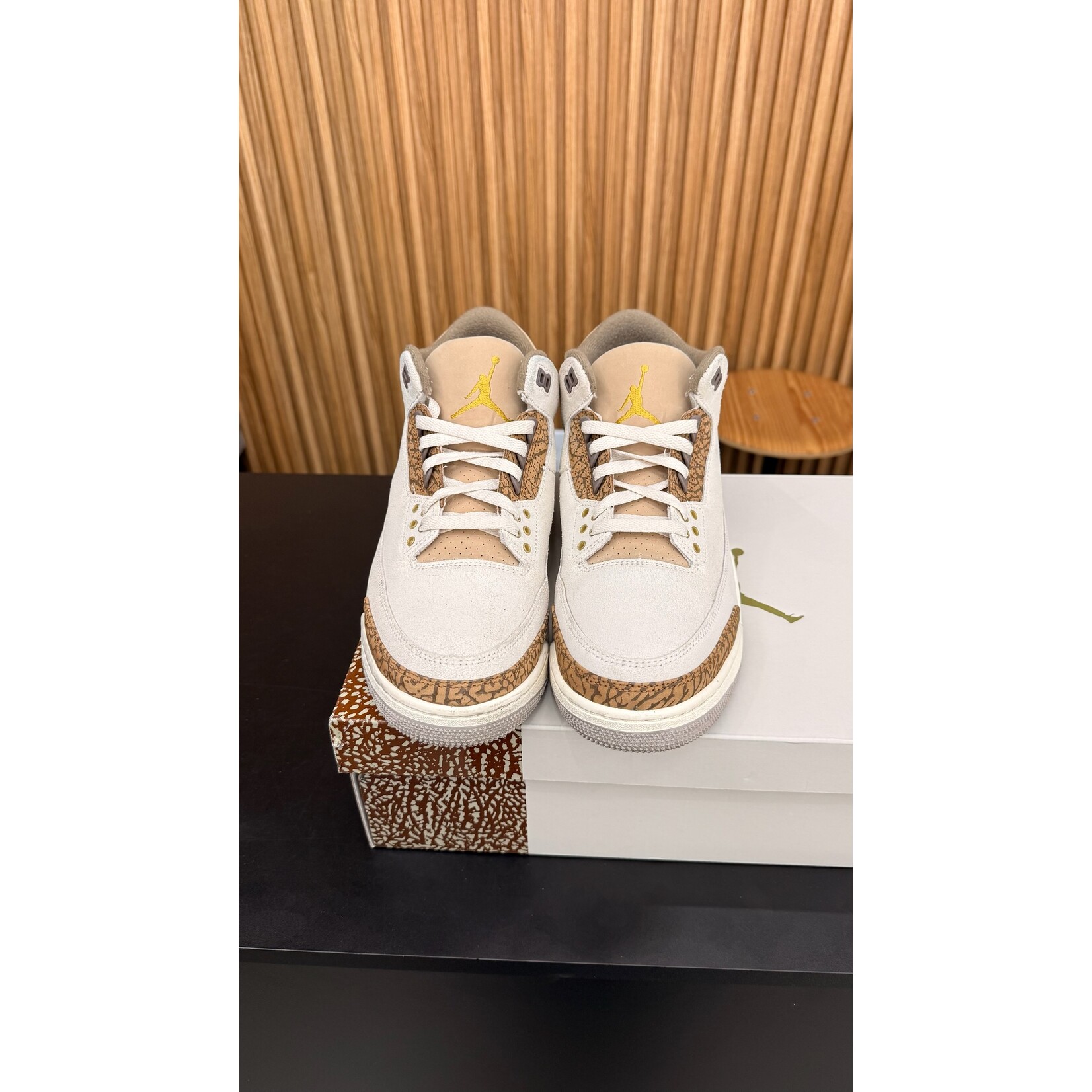 Jordan Jordan 3 Retro Palomino Size 11, PREOWNED*