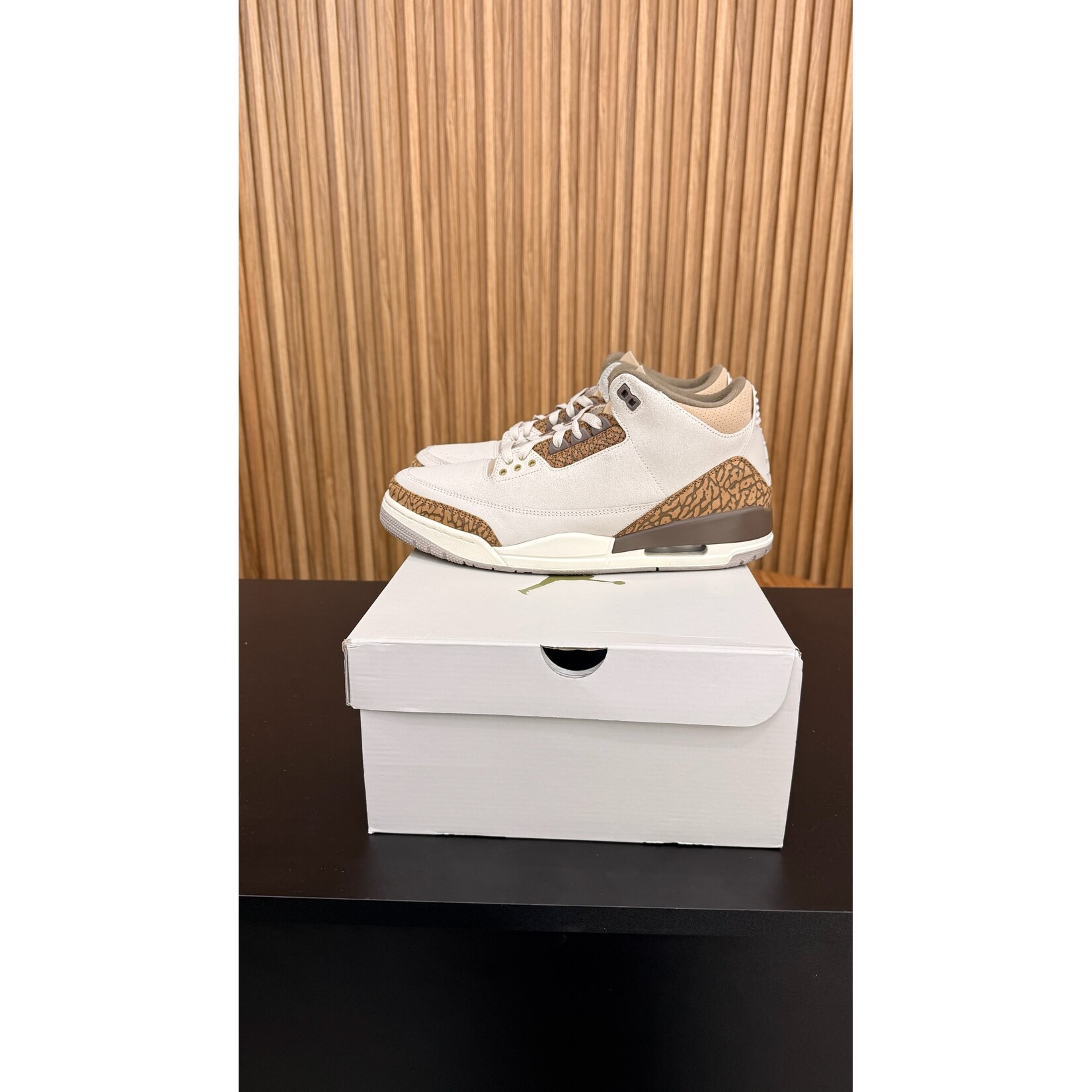 Jordan Jordan 3 Retro Palomino Size 11, PREOWNED*