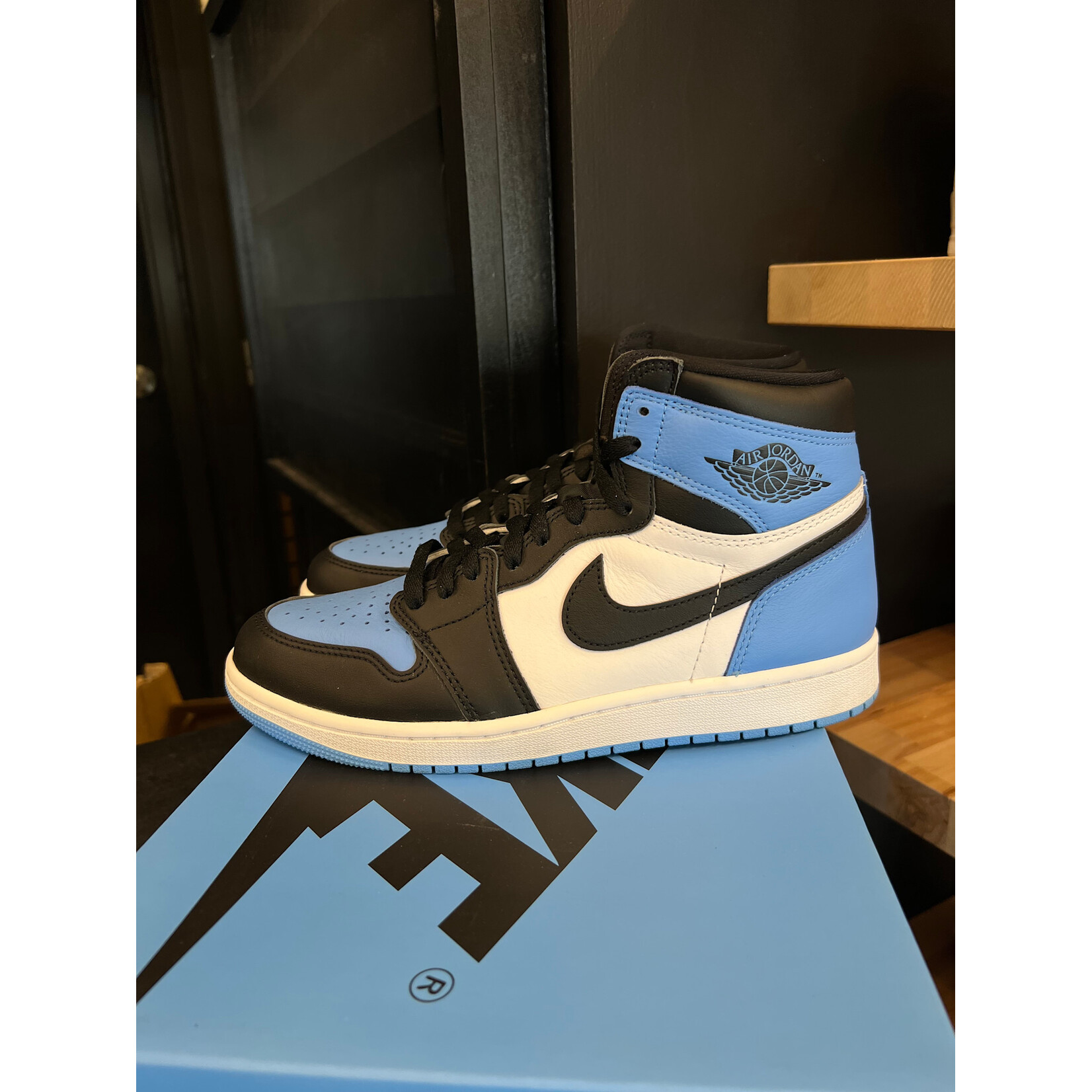 Jordan Jordan 1 Retro High OG UNC Toe Size 9, PREOWNED*