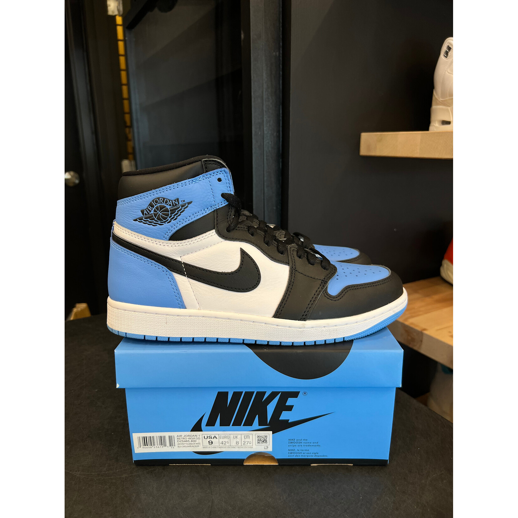 Jordan Jordan 1 Retro High OG UNC Toe Size 9, PREOWNED*